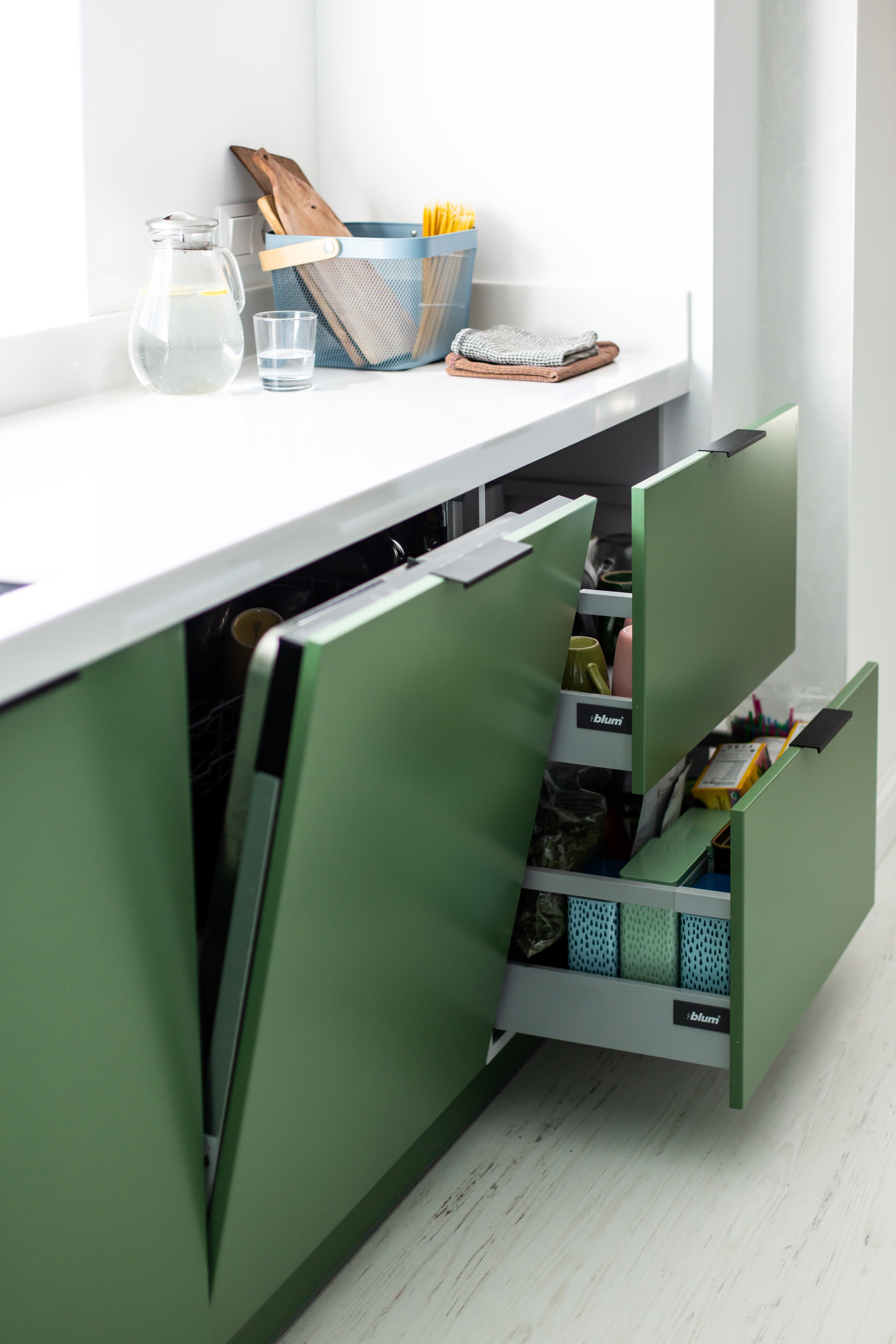 Кухня на заказ в Томске Холмы Village | Мебель Кухни Шкафы заказать. ГУДРУМ — Мебель на заказ в Томске | Кухни | Шкафы | Стулья и Столы