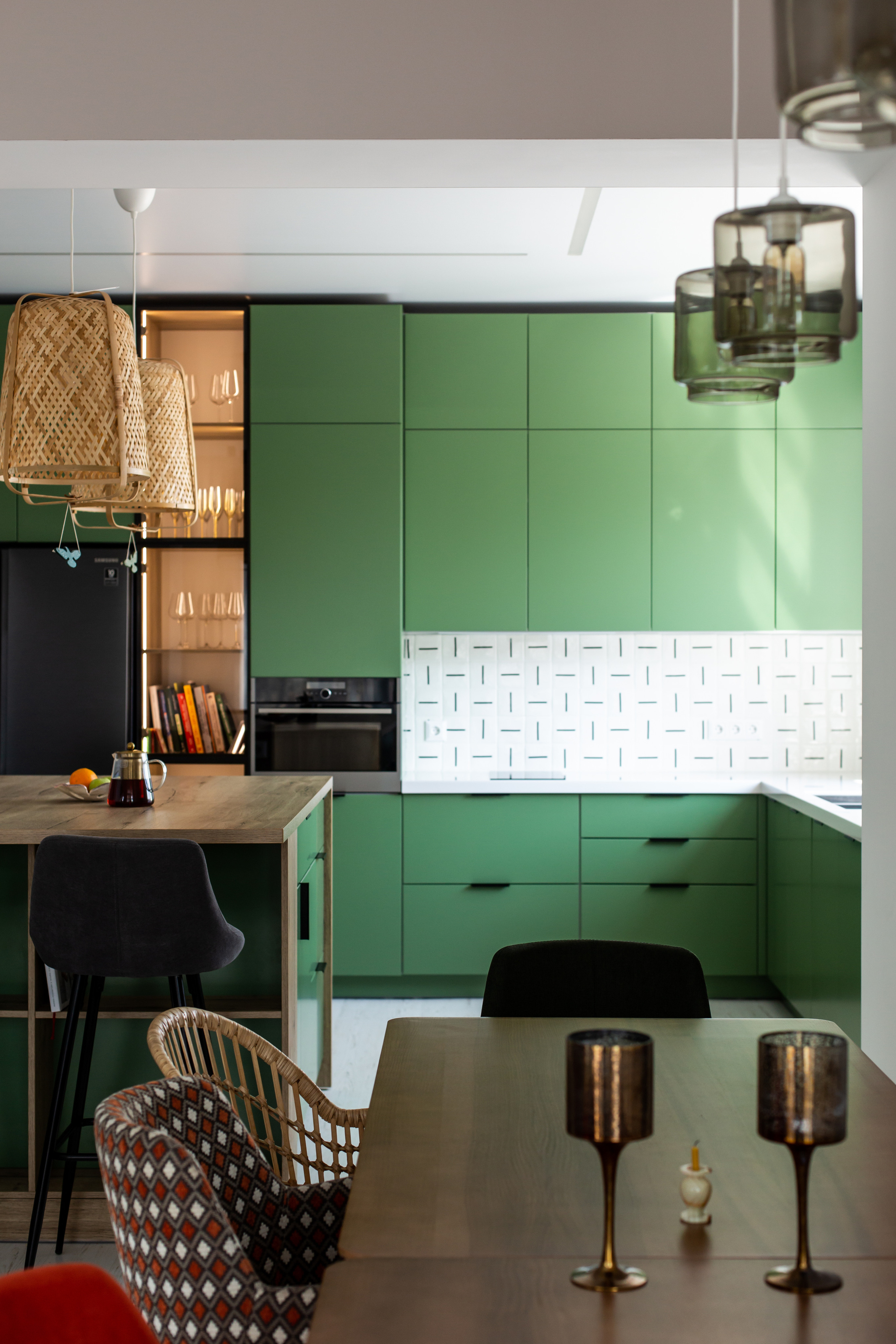 Кухня на заказ в Томске Холмы Village | Мебель Кухни Шкафы заказать. ГУДРУМ — Мебель на заказ в Томске | Кухни | Шкафы | Стулья и Столы