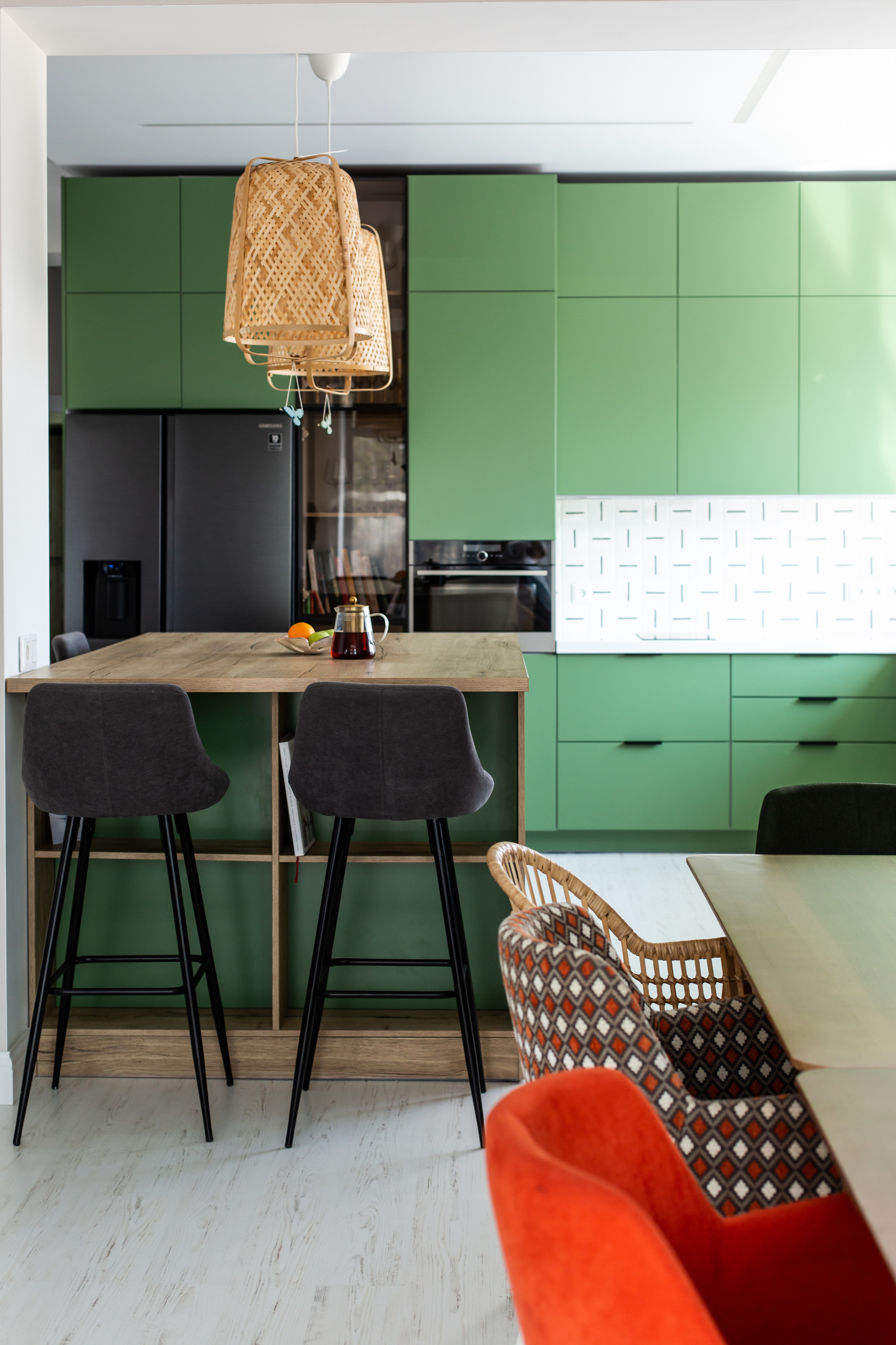 Кухня на заказ в Томске Холмы Village | Мебель Кухни Шкафы заказать. ГУДРУМ — Мебель на заказ в Томске | Кухни | Шкафы | Стулья и Столы