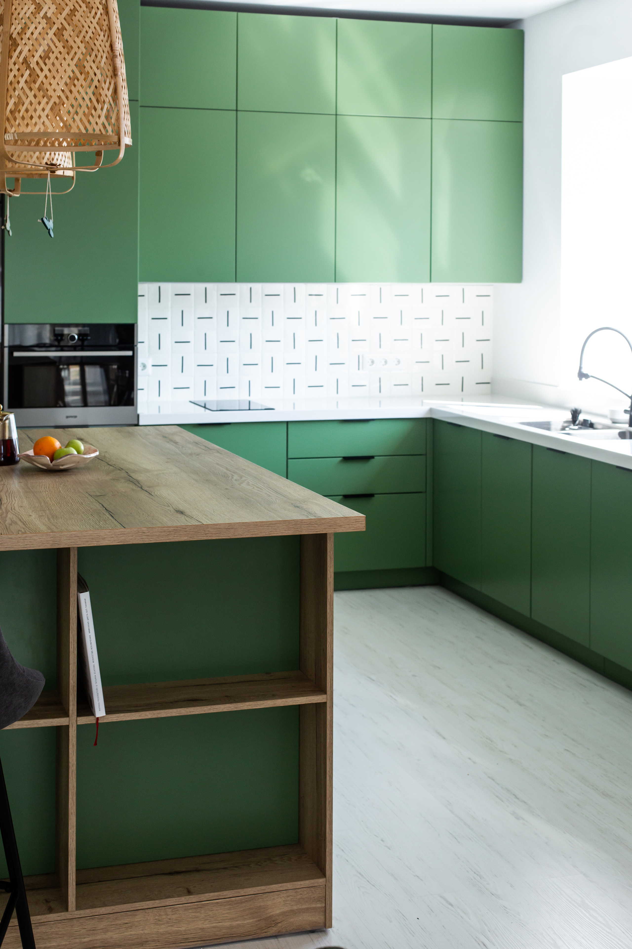 Кухня на заказ в Томске Холмы Village | Мебель Кухни Шкафы заказать. ГУДРУМ — Мебель на заказ в Томске | Кухни | Шкафы | Стулья и Столы