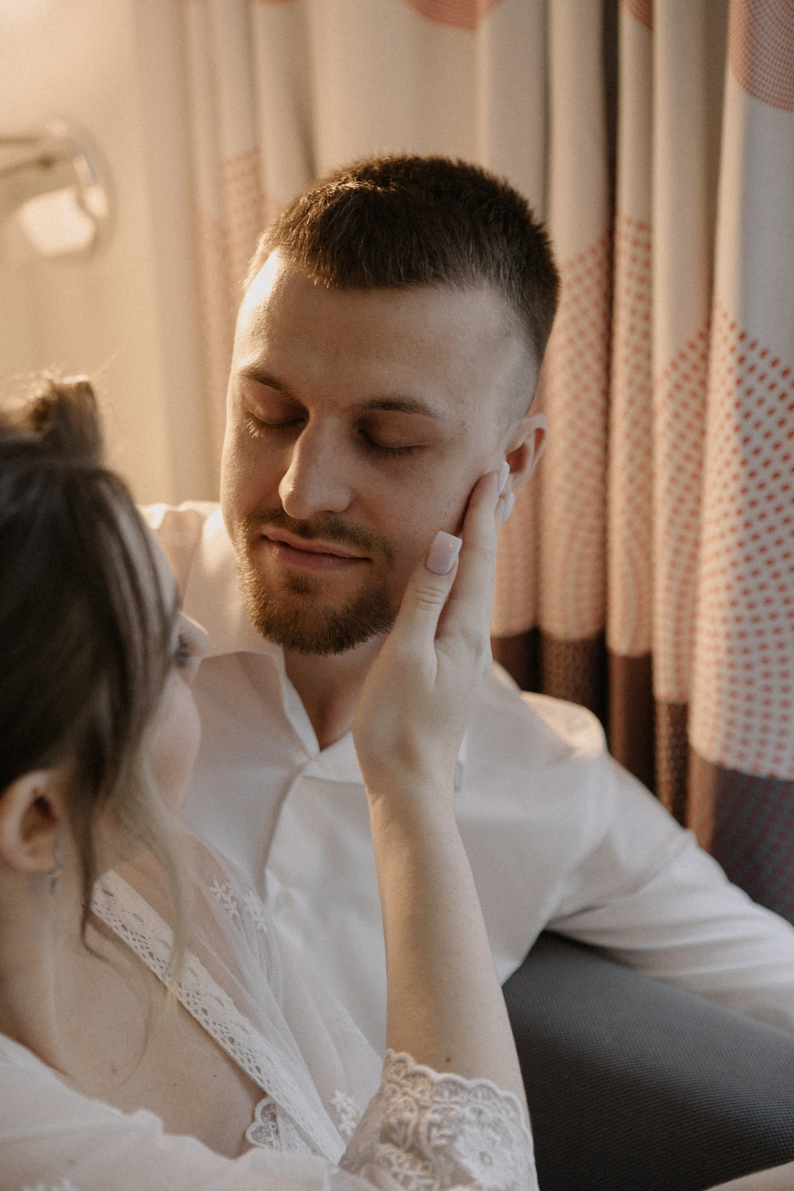 Ксюша и Илья. Утро в отеле роспись в Birds. Свадебный и портретный фотограф в Москве Анастасия Масюк