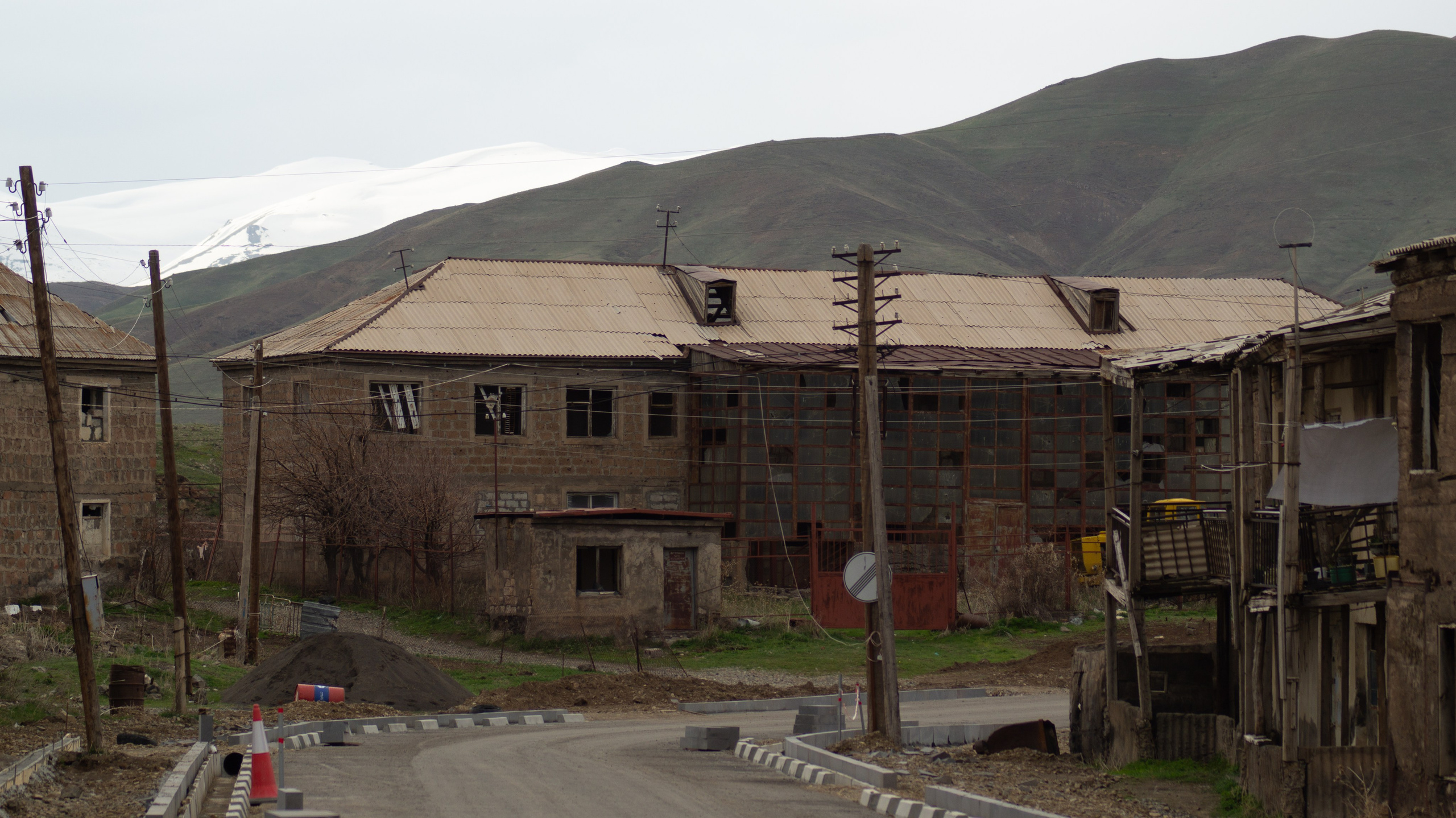 Деревня Кармрашен. Фотограф Тбилиси / Photographer Tbilisi