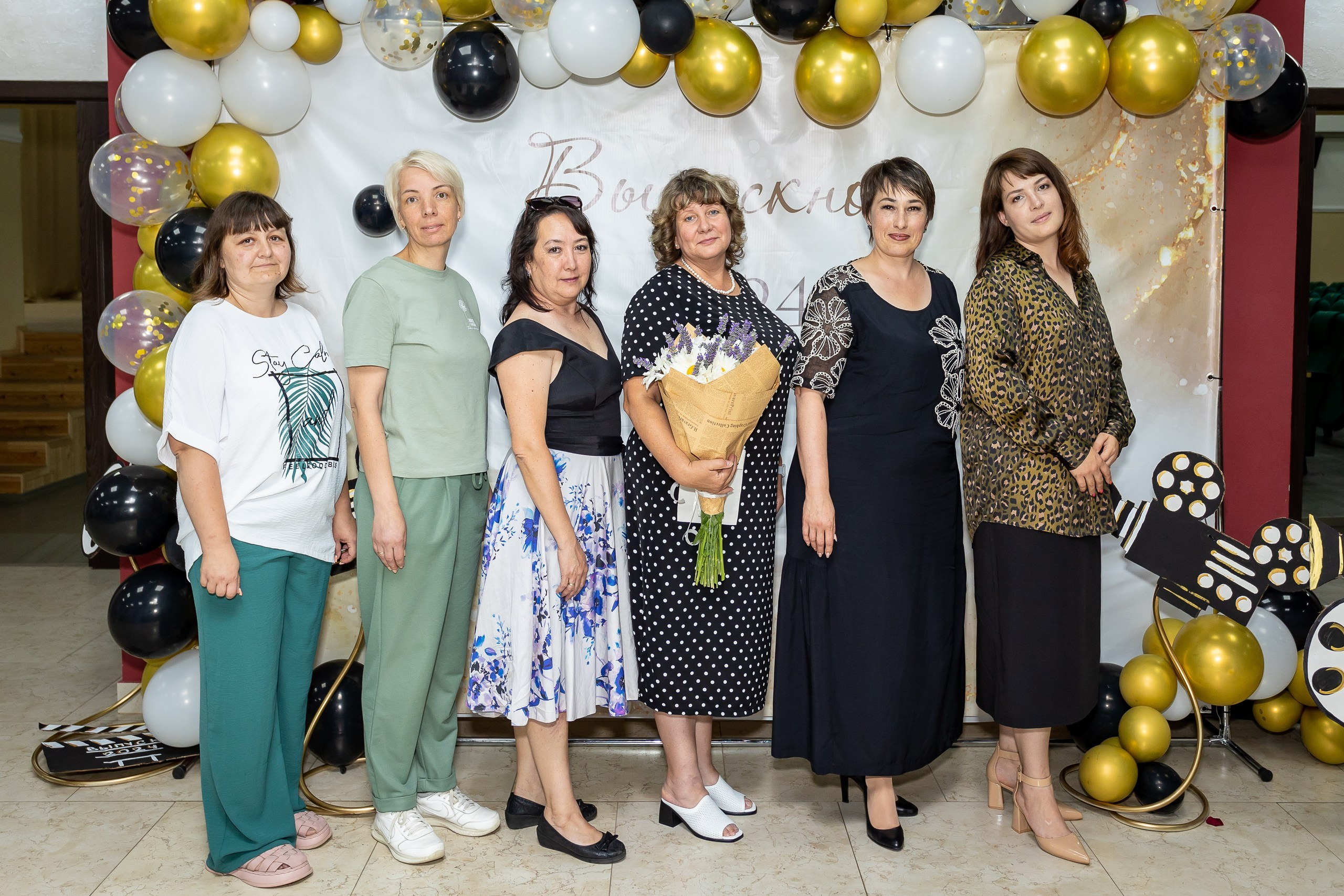 Вручение аттестата и выпускной вечер. Выпускные альбомы Майкоп, Краснодар Елена Золотарева