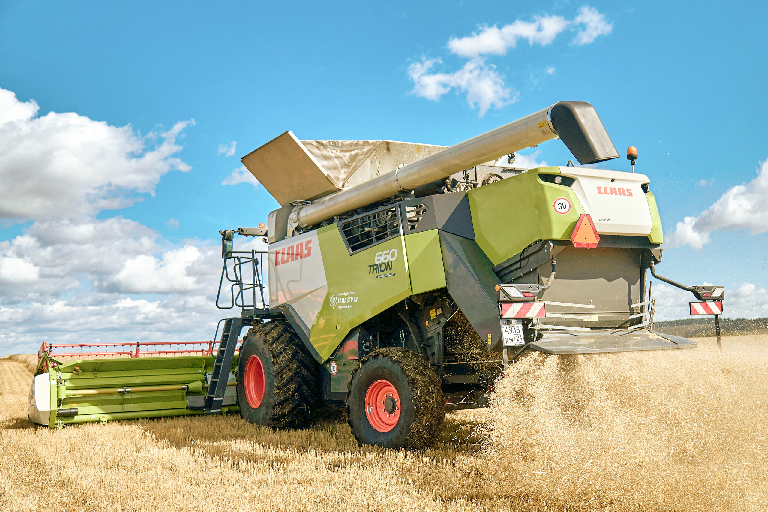 Портфолио репортажной фотосъёмки: сельхозтехника "Галактика". Фотограф Яковлев Роман — Красноярск