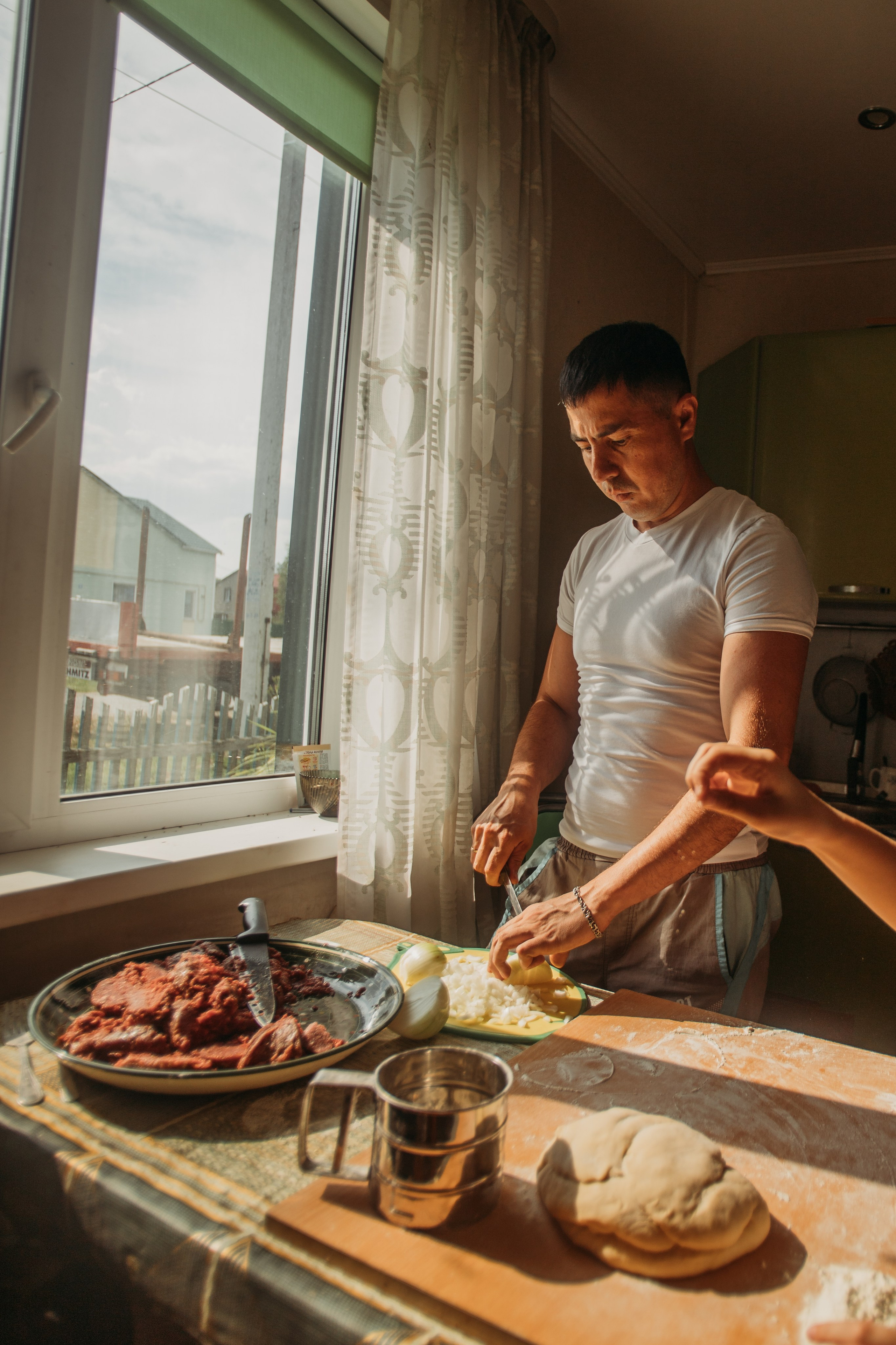 Домашняя фотосессия моей семьи. Венера Гайн. Репортажный фотограф  Тюмень. Обучение фотографии с 0