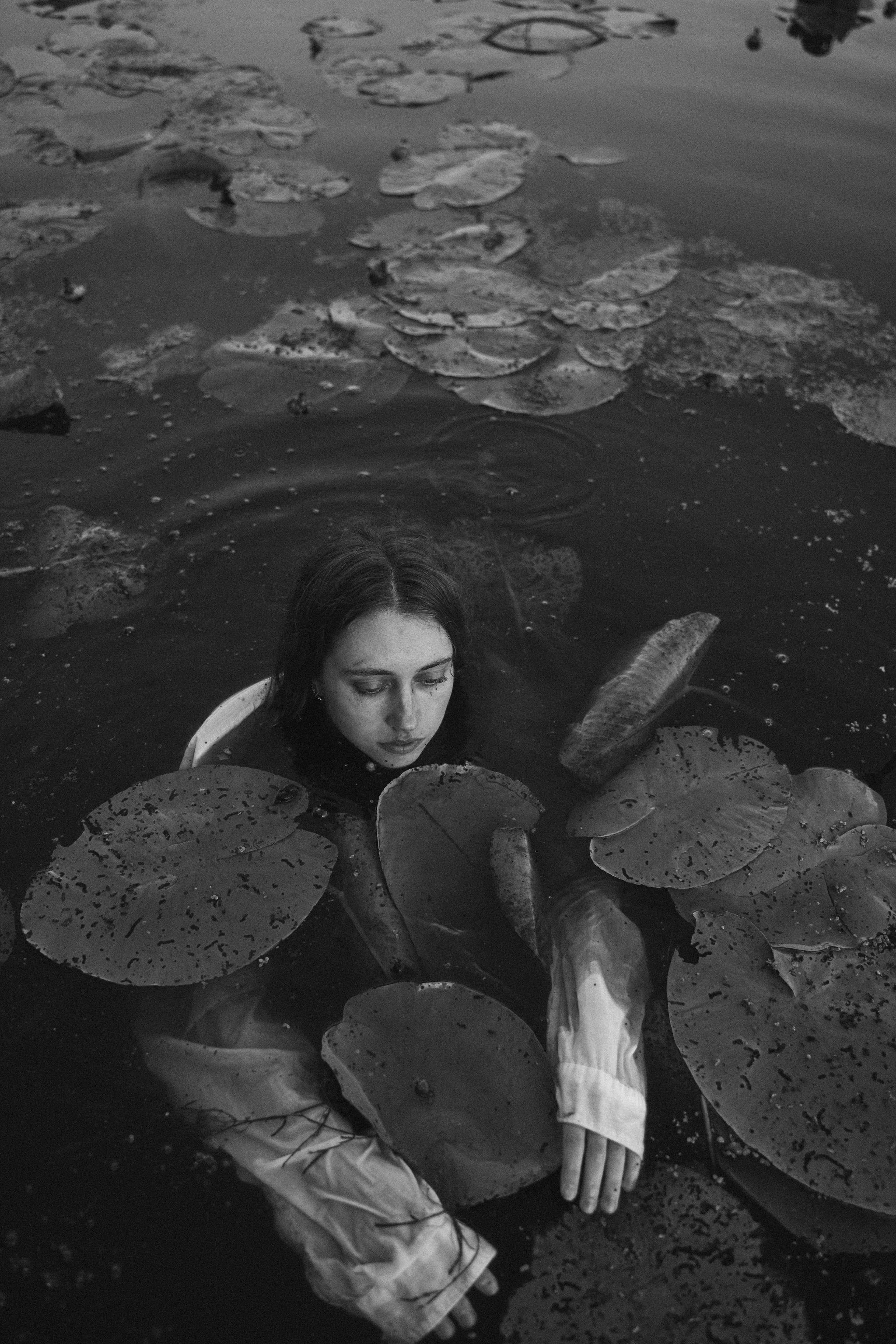 Mariia and water lilies. Главная