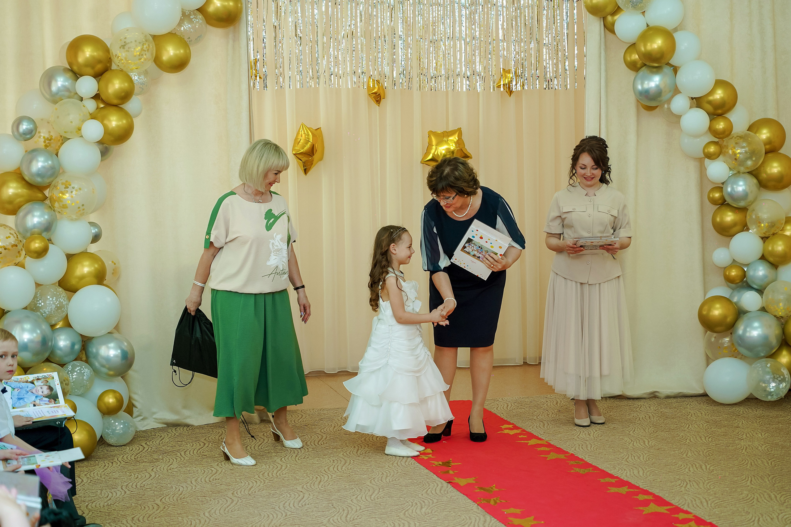 Фотосъемка видеосъёмка фотограф видеооператор новогодних утренников  в. Фотограф, видеооператор Нина Коршунова