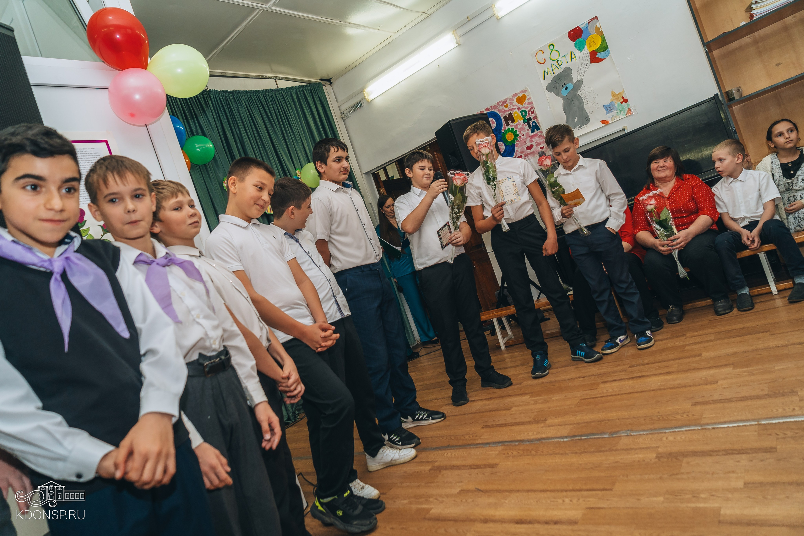 В преддверии праздника весны. Новотитаровский Дом культуры