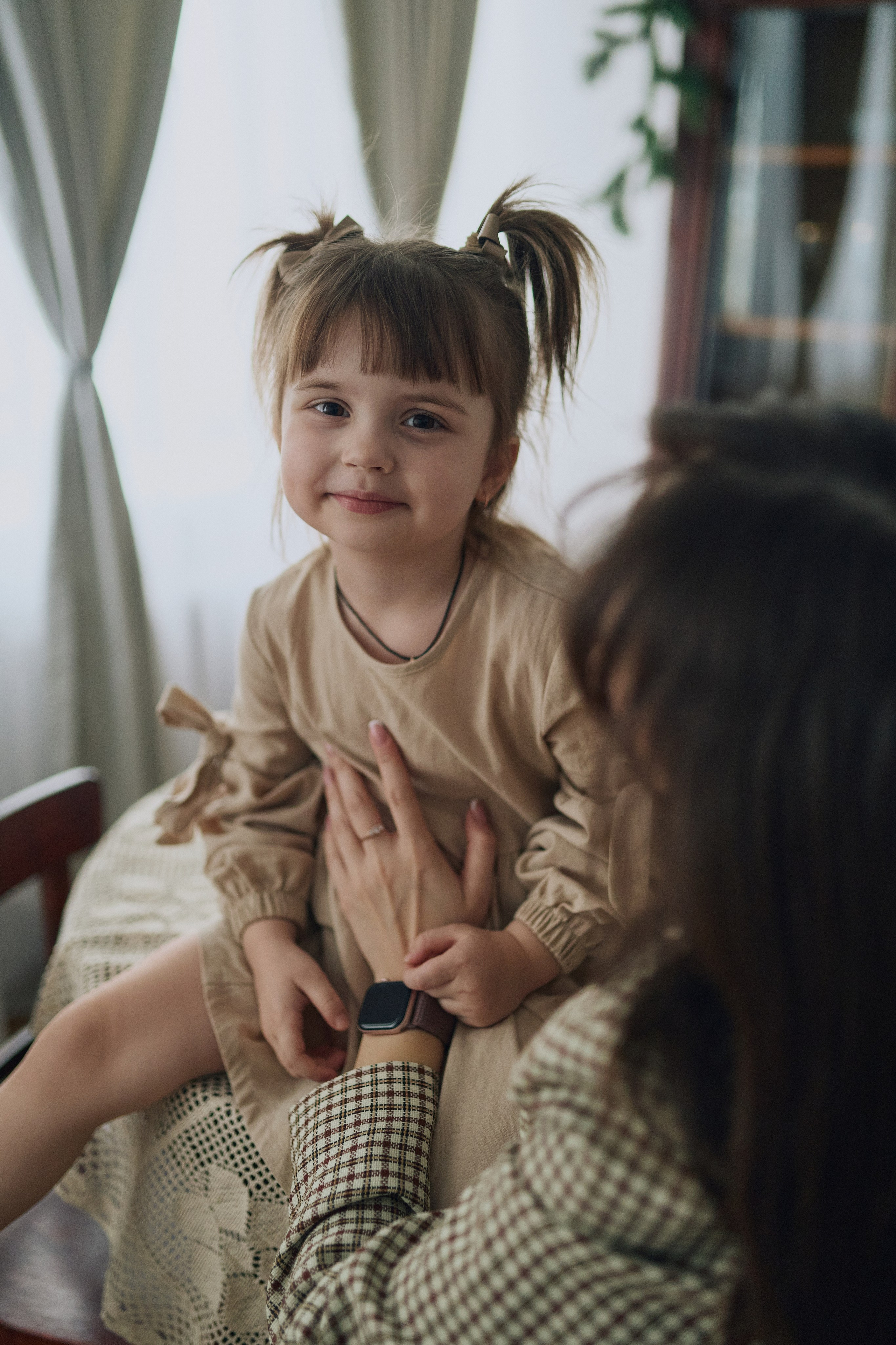 Студийная фотосессия мамы и дочки. Алина Каравайцева. Фотограф в городе Барнаул