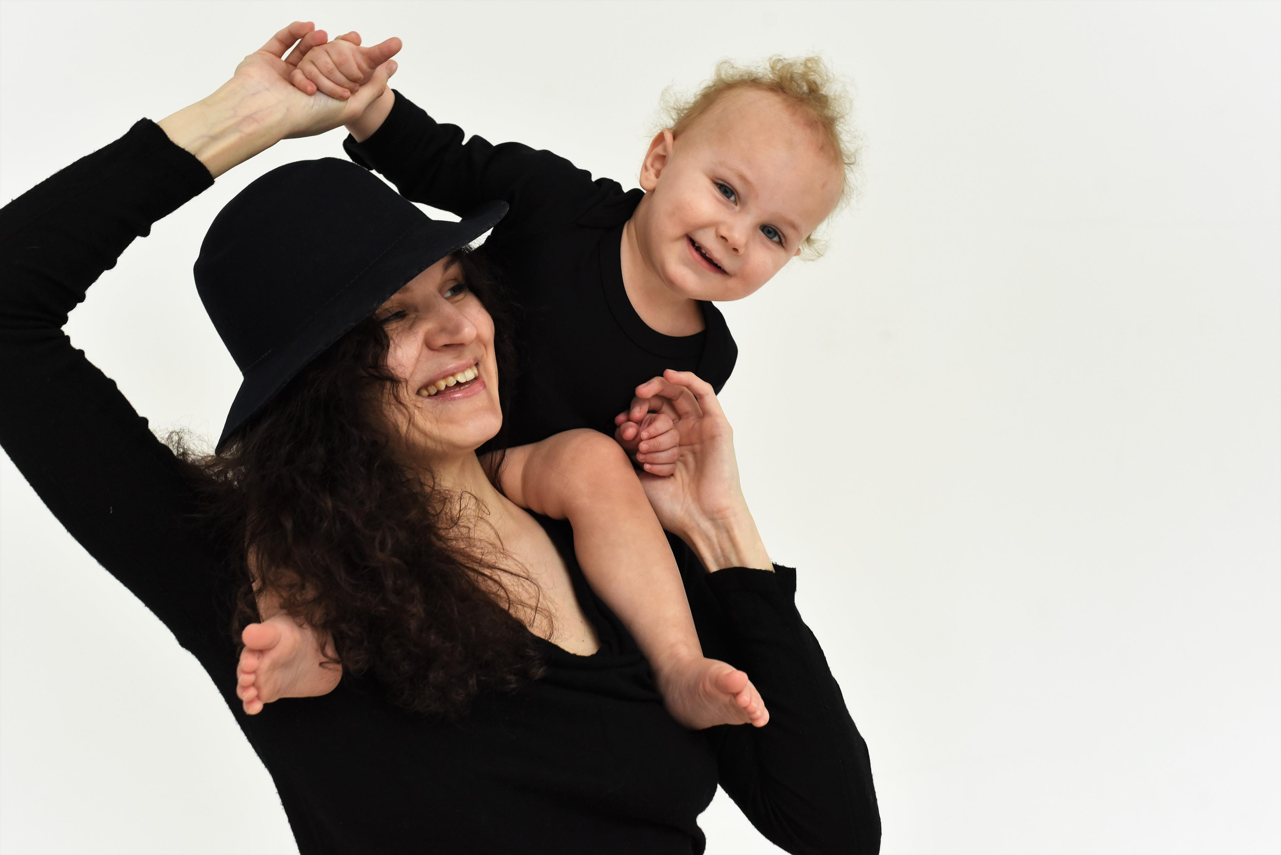 Студийная съемка стиле минимализм. Мама и дети. Женский и семейный фотограф Людмила Богачкина