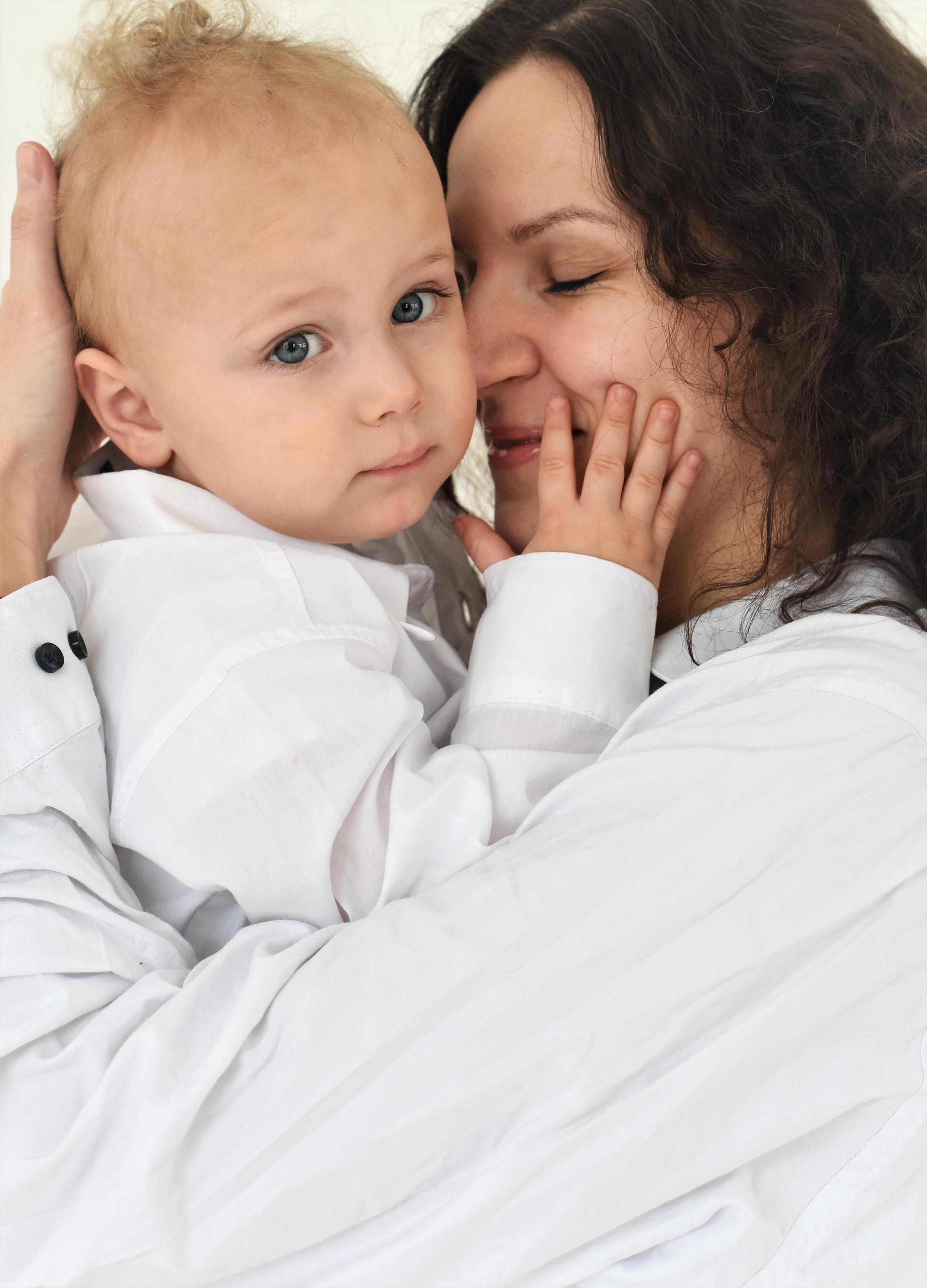 Студийная съемка стиле минимализм. Мама и дети. Женский и семейный фотограф Людмила Богачкина