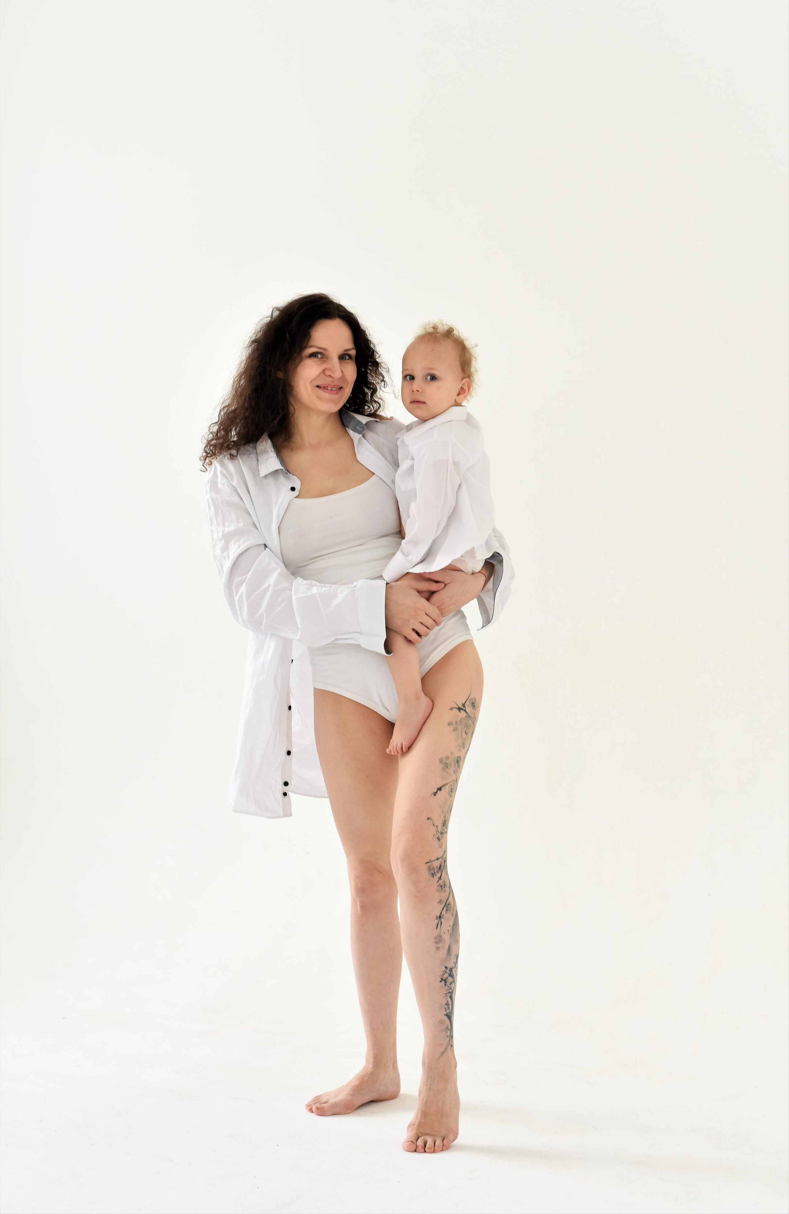 Студийная съемка стиле минимализм. Мама и дети. Женский и семейный фотограф Людмила Богачкина