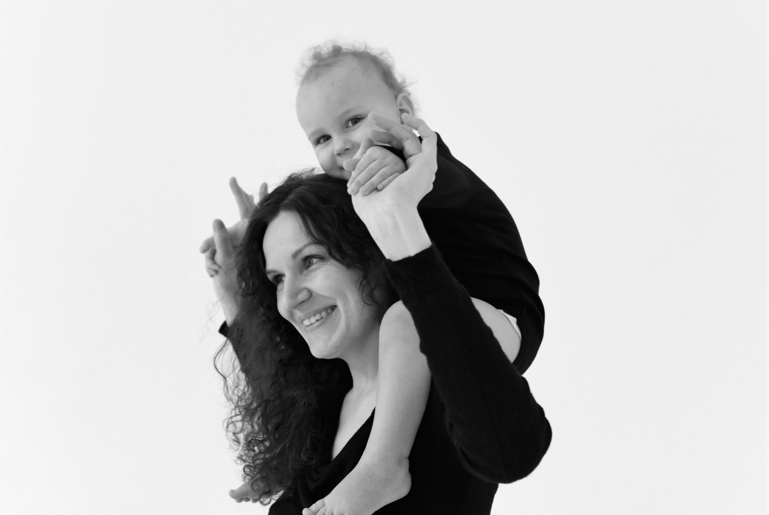 Студийная съемка стиле минимализм. Мама и дети. Женский и семейный фотограф Людмила Богачкина