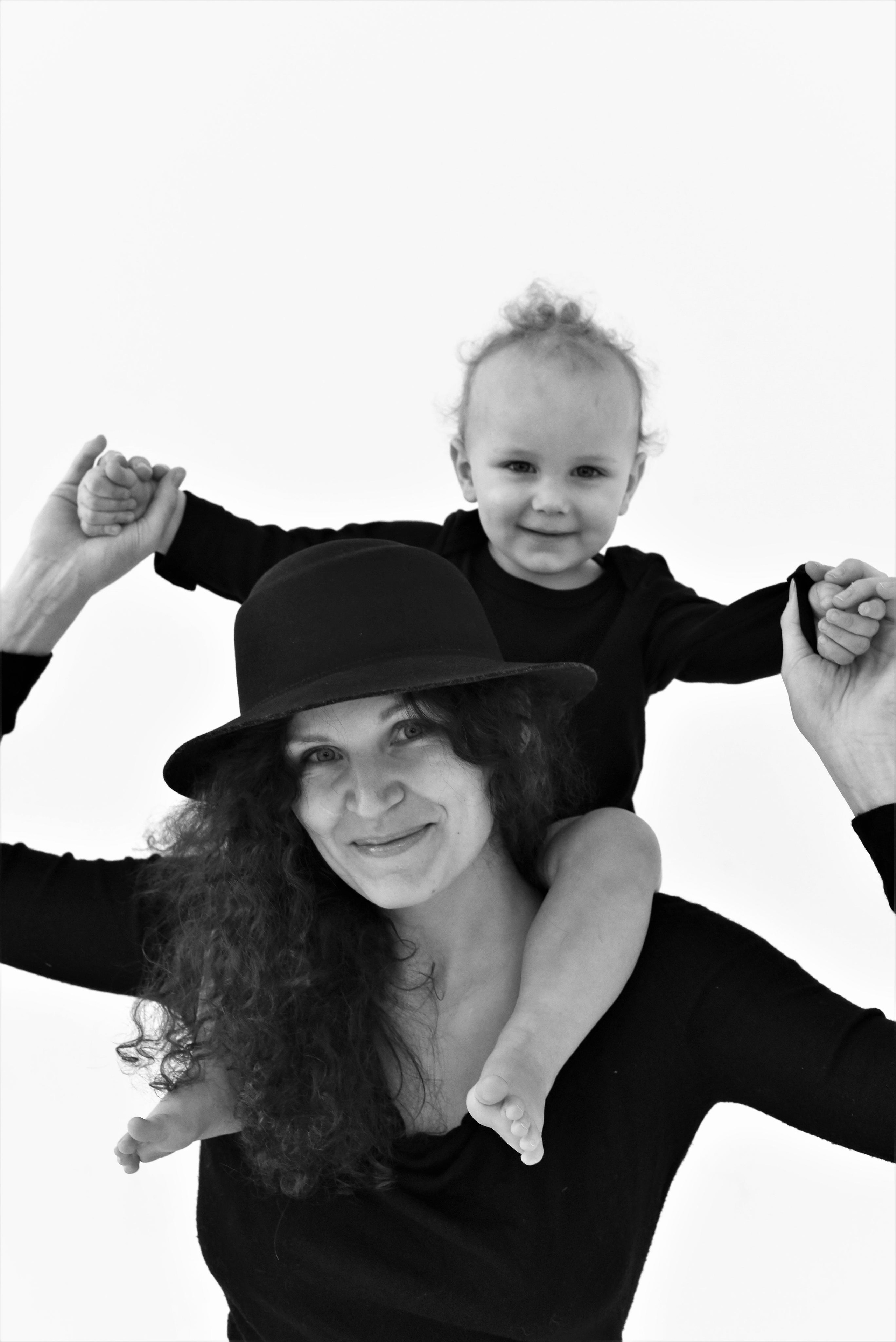 Студийная съемка стиле минимализм. Мама и дети. Женский и семейный фотограф Людмила Богачкина