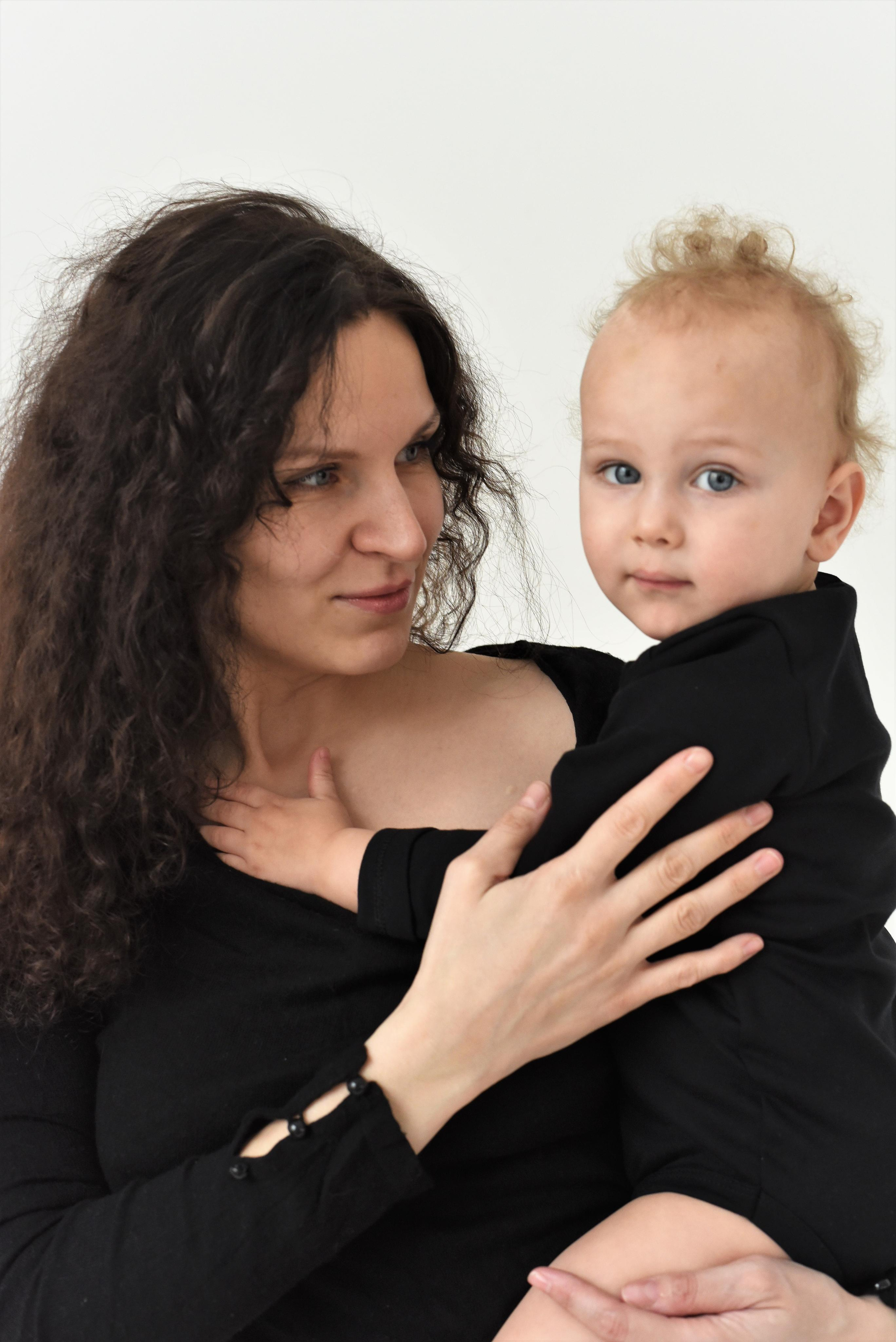 Студийная съемка стиле минимализм. Мама и дети. Женский и семейный фотограф Людмила Богачкина