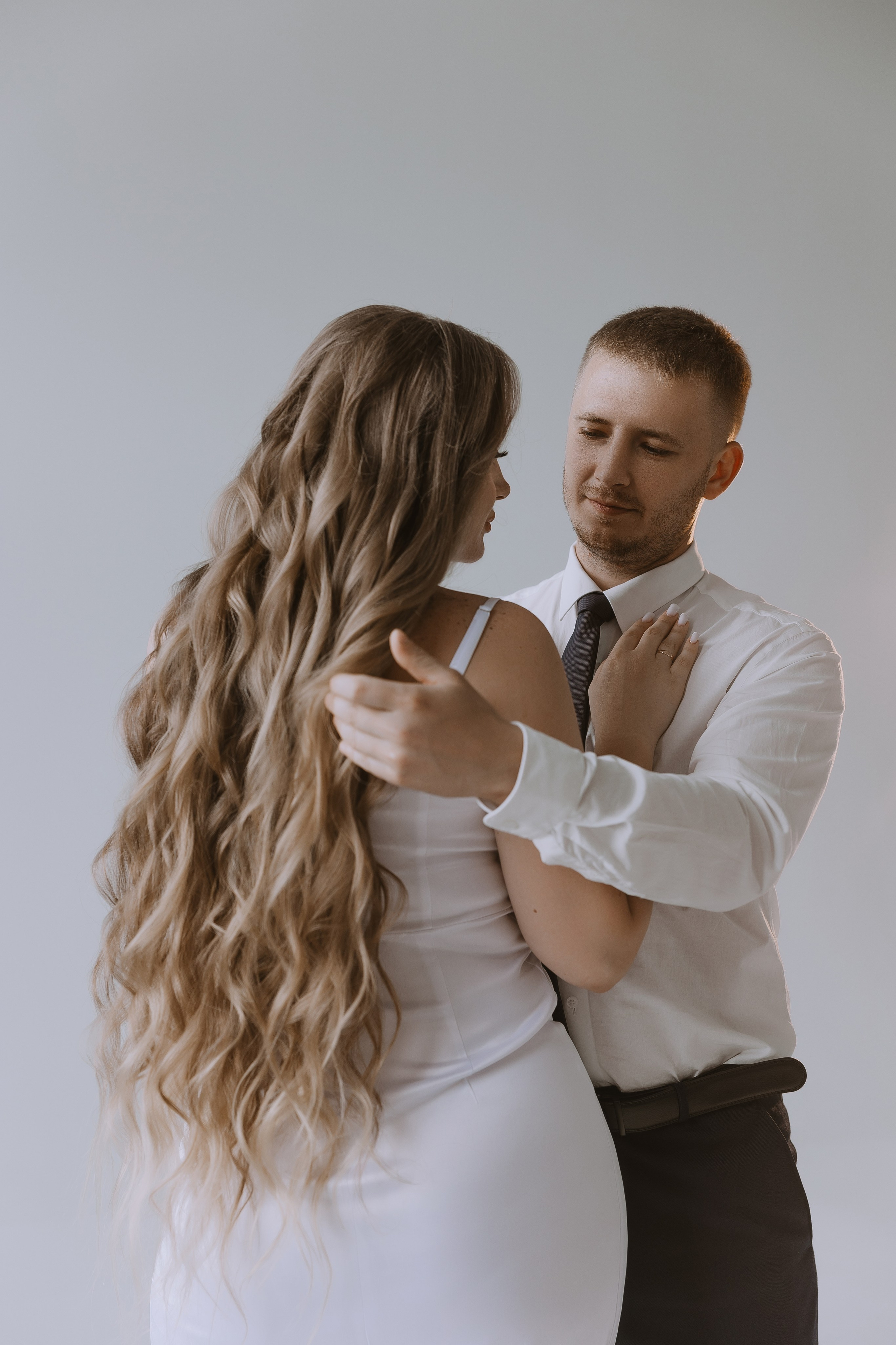 Wedding photoshoot in the studio. Your photographer in Busan (South Korea) Aleksandra Anufriy