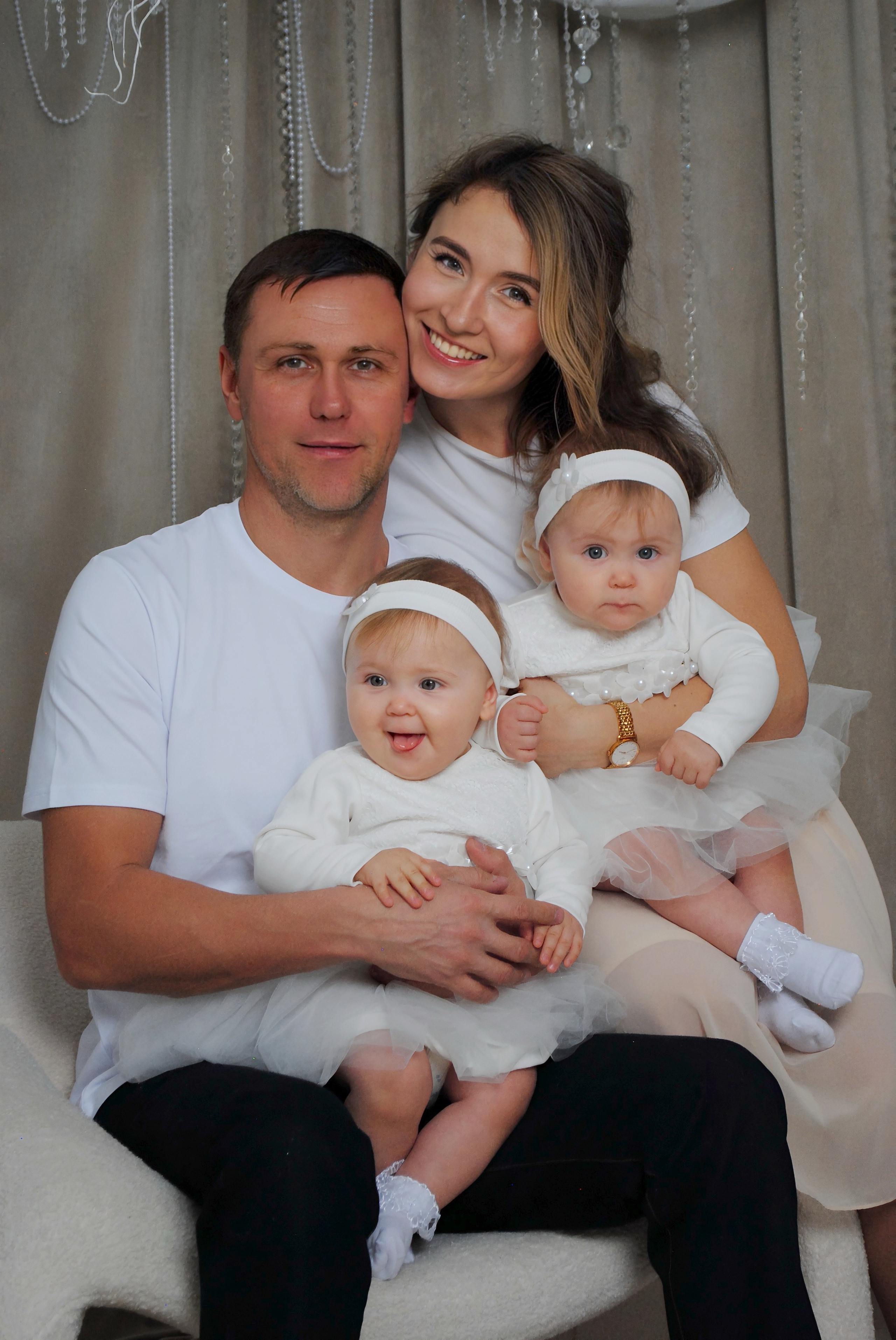 Мария и семья. Фотограф Мария Мусаелян