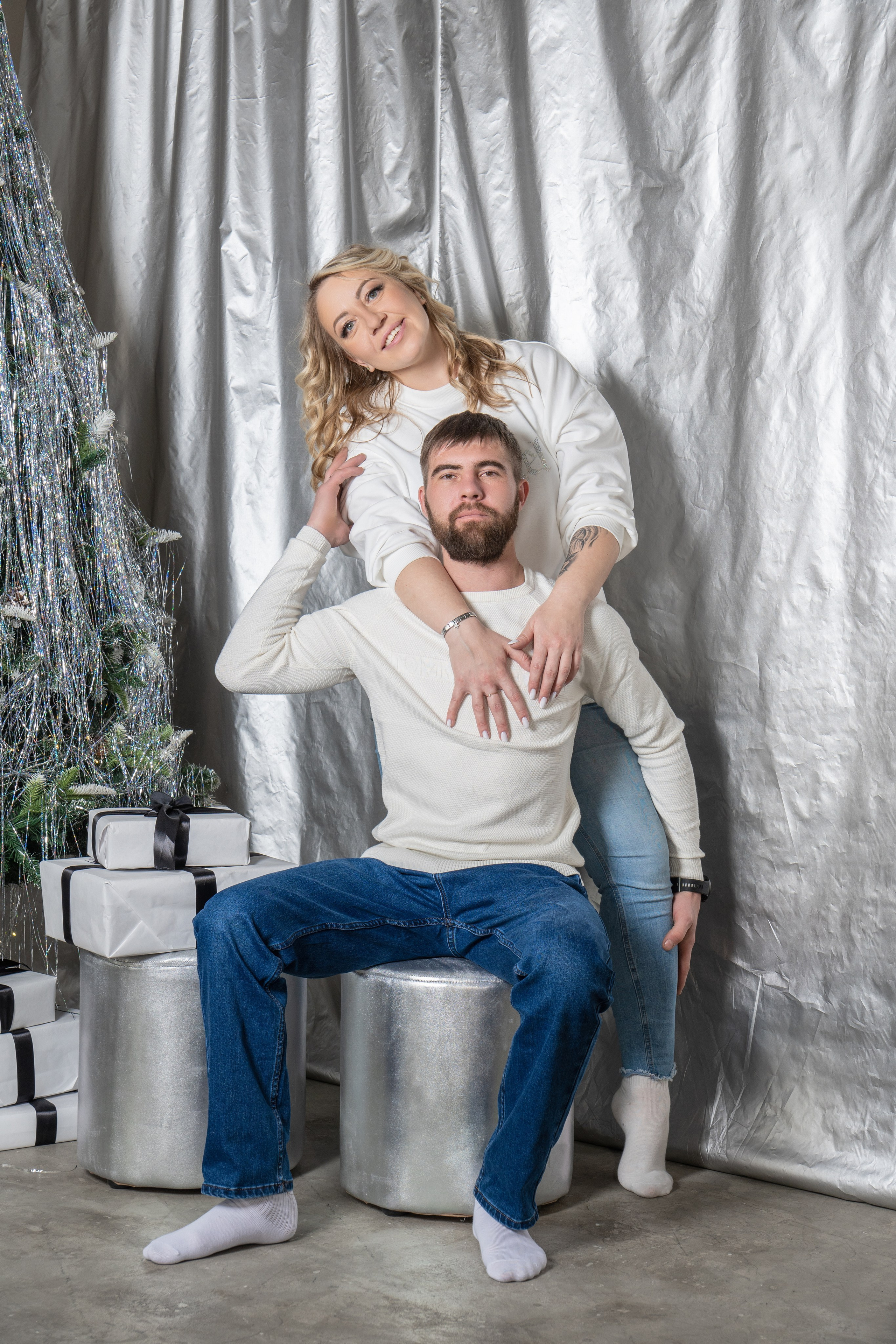 Семейная парная новогодняя фотосессия. Занимаюсь профессиональной фотографией и живу рядом с Байкалом. Работаю в разных жанрах