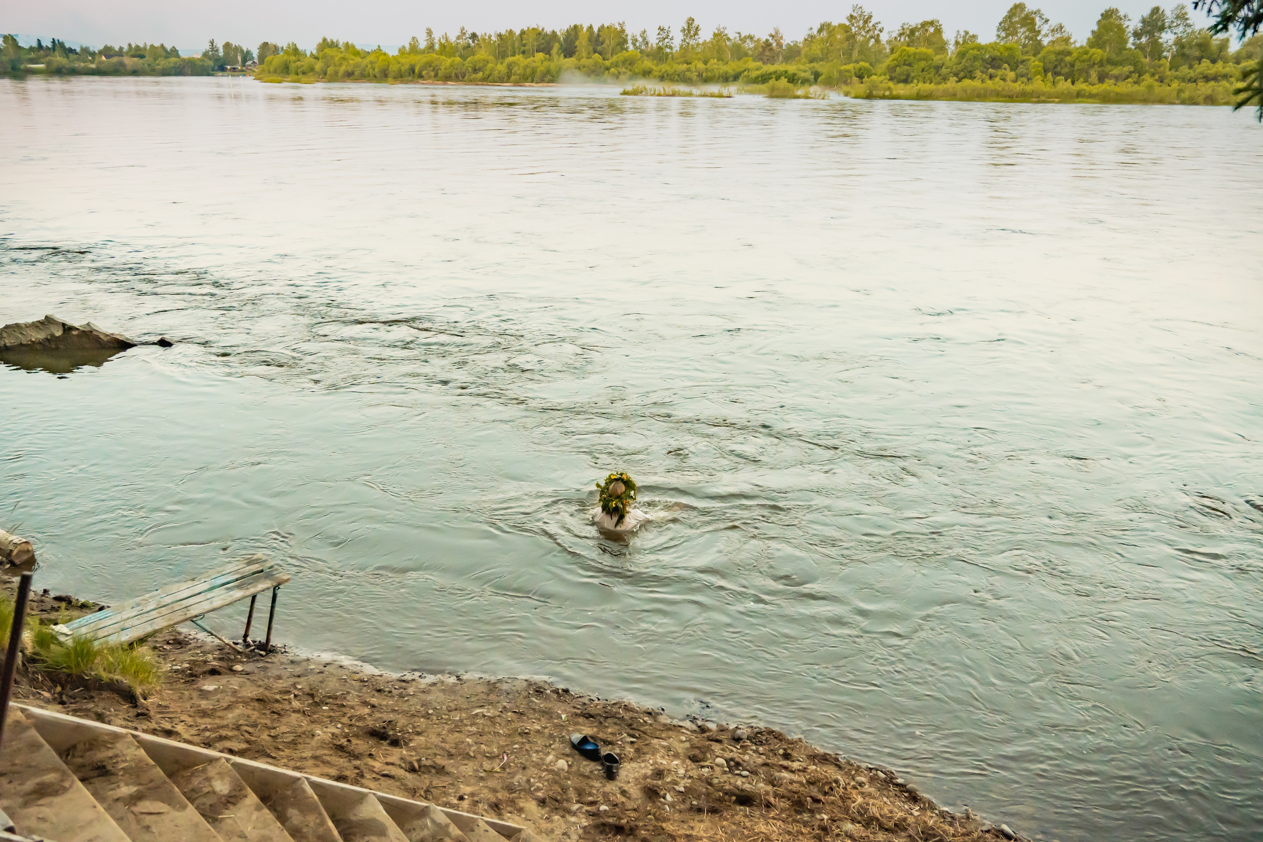 Белорусское Купалье. Занимаюсь профессиональной фотографией и живу рядом с Байкалом. Работаю в разных жанрах