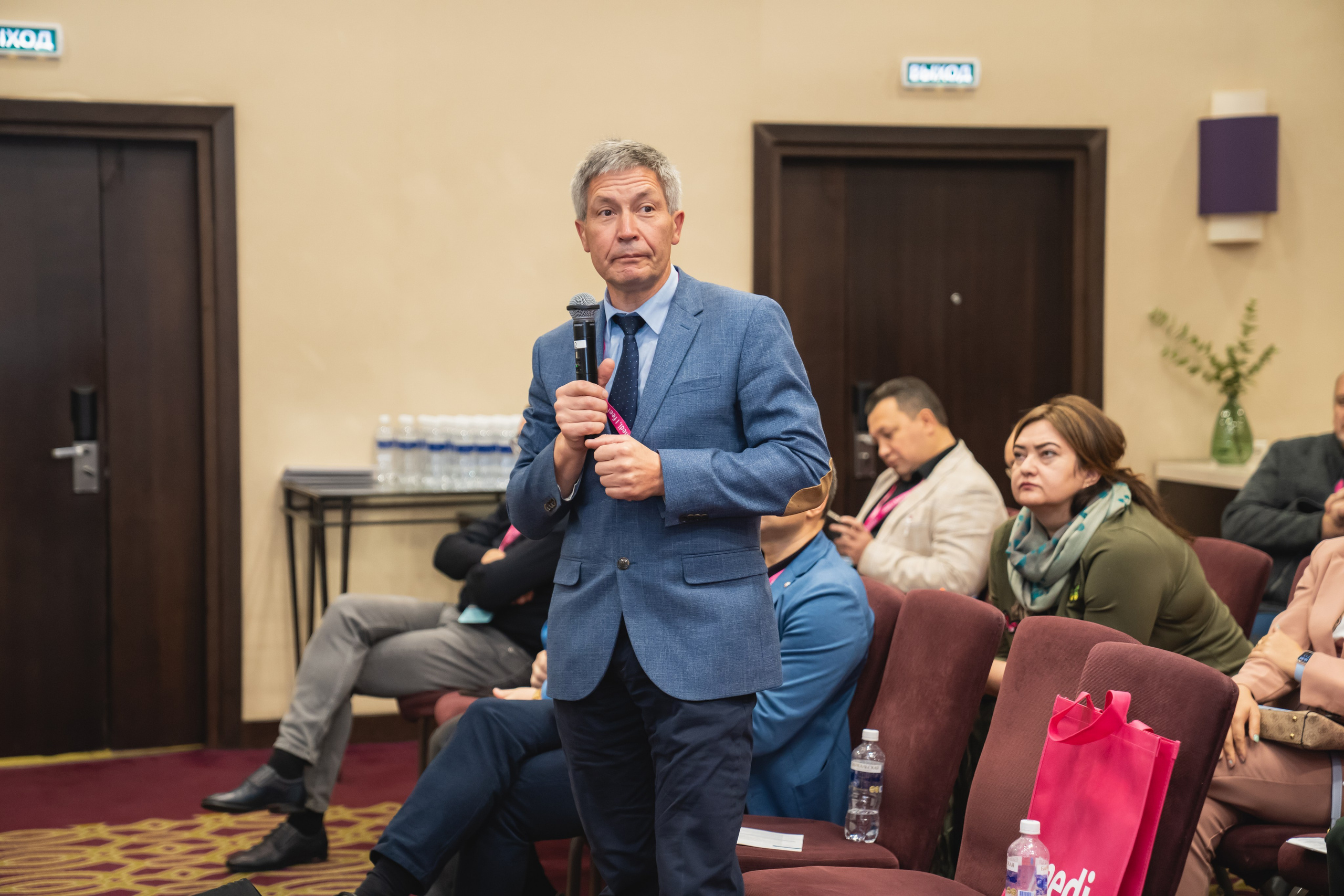 Фотосессия форумов, конференций. Занимаюсь профессиональной фотографией и живу рядом с Байкалом. Работаю в разных жанрах