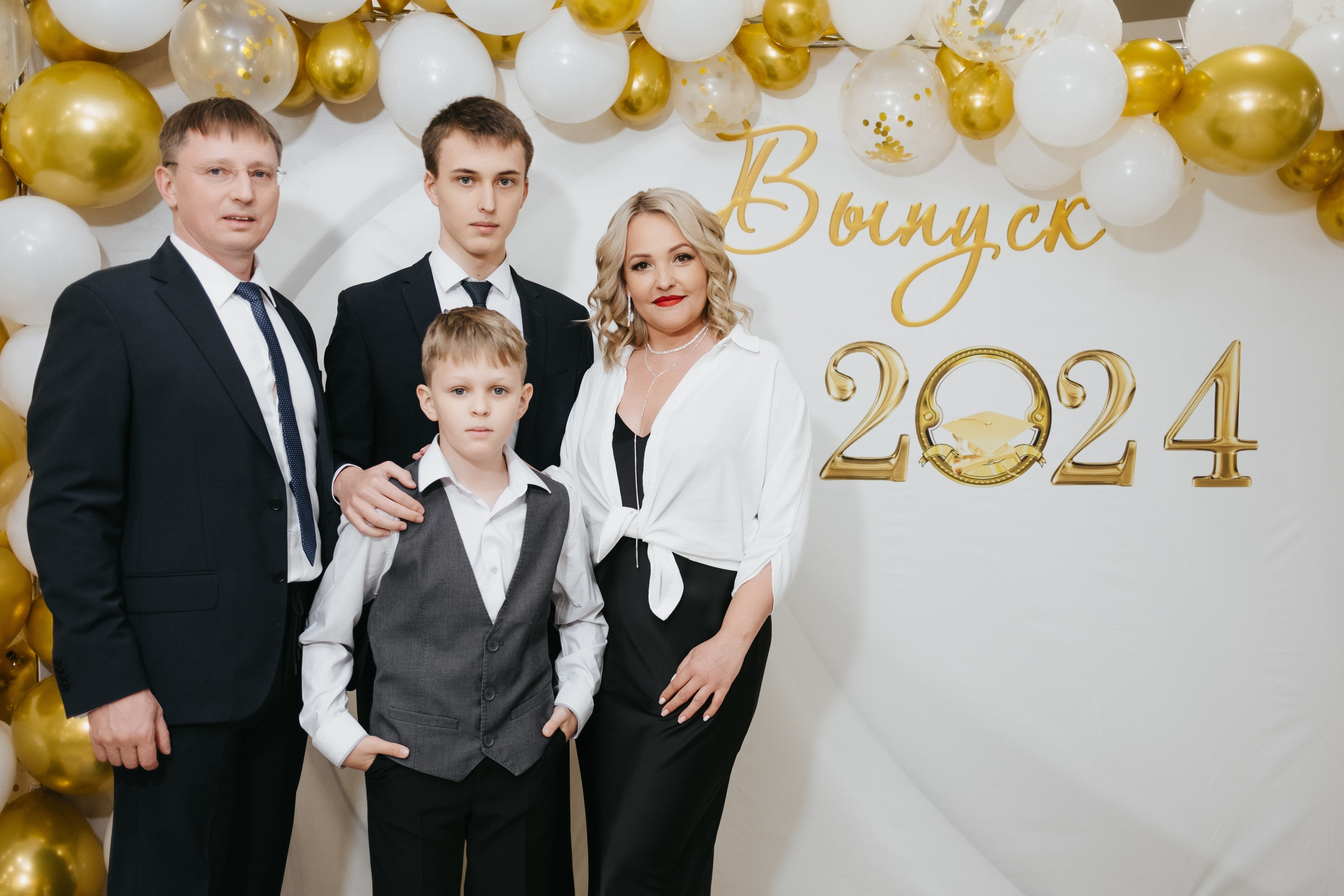 Выпускной 11 класс школы № 30. Свадебный и репортажной фотограф Денис Ожигин в Краснодаре и Краснодарском крае