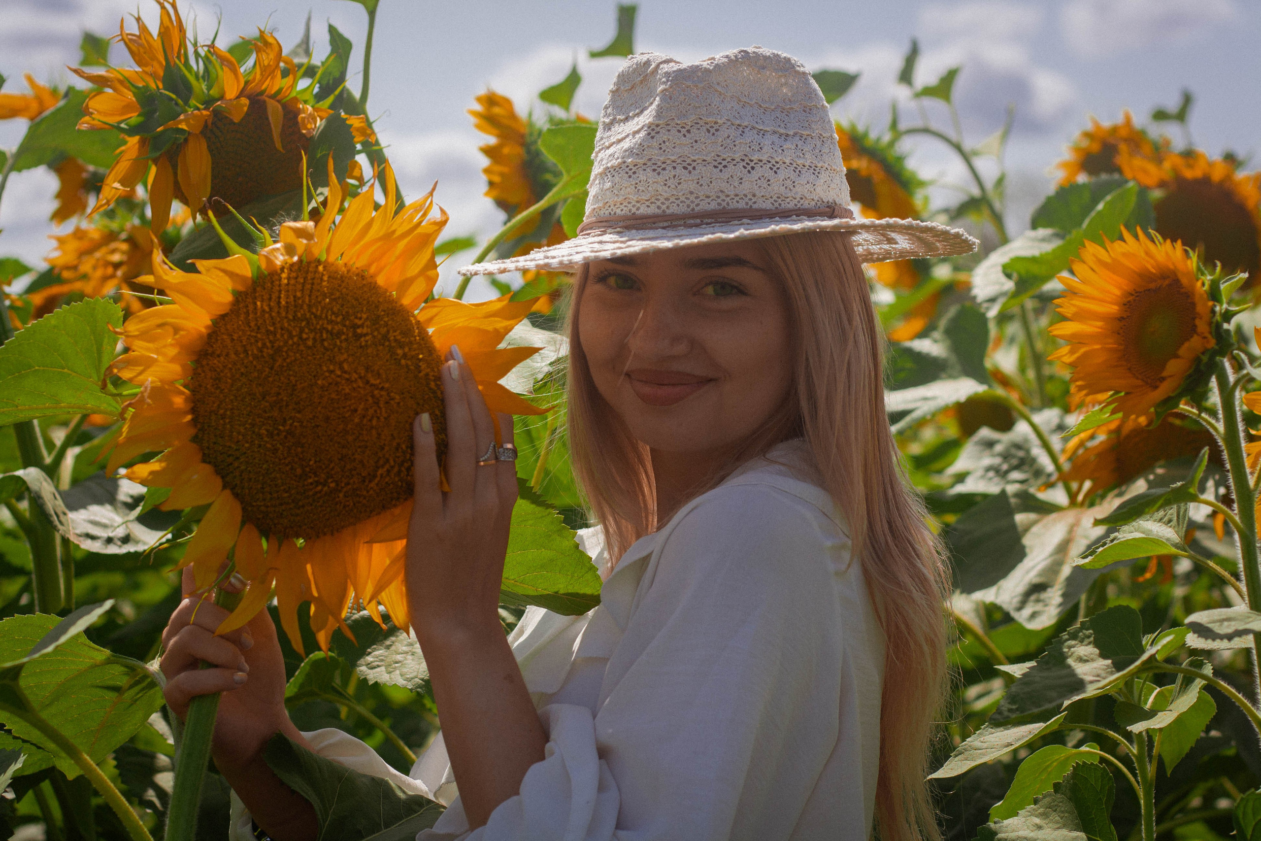 Настроение: уйти в поле с подсолнухами. Портретный фотограф в Саратове