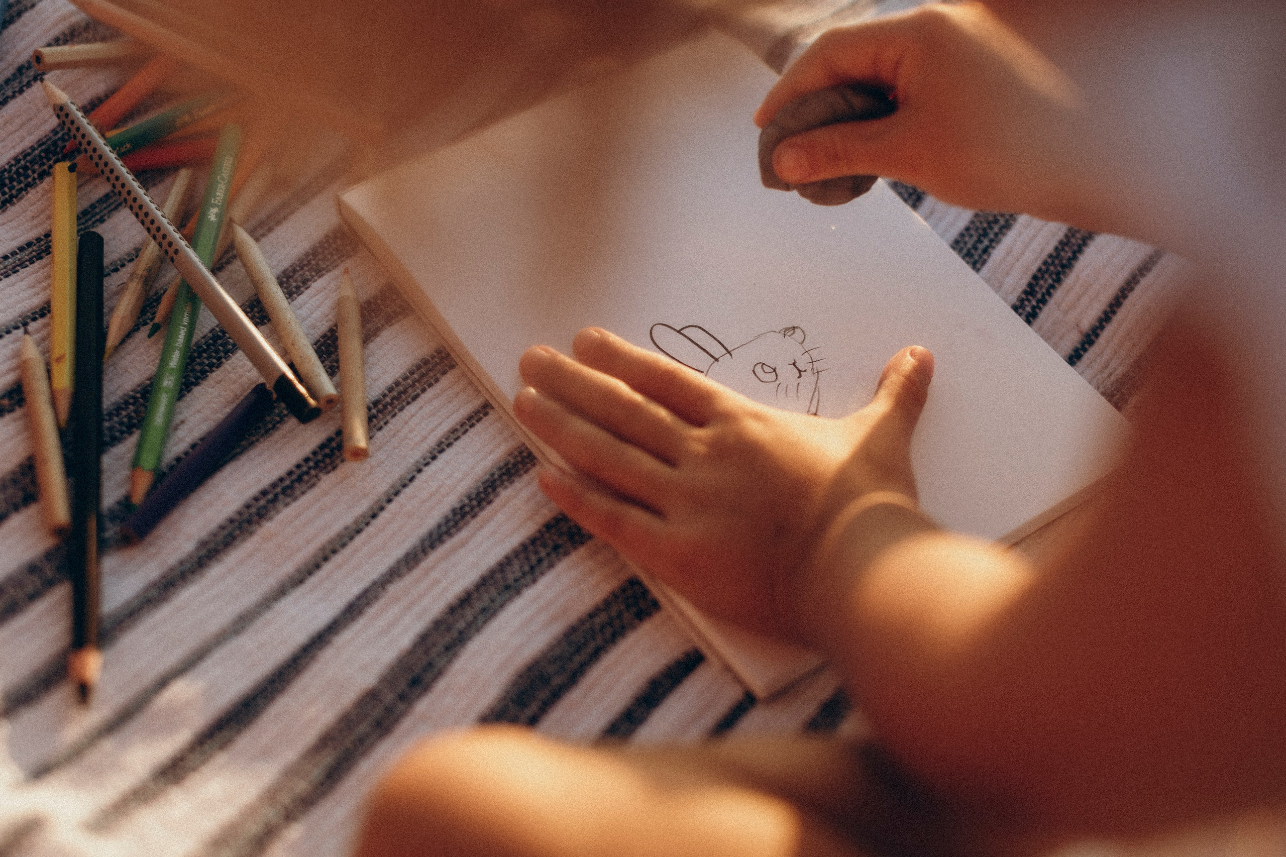 Sandy toes and family smiles. Katerina Nord | Wedding and Couple Photographer in Germany and Europe