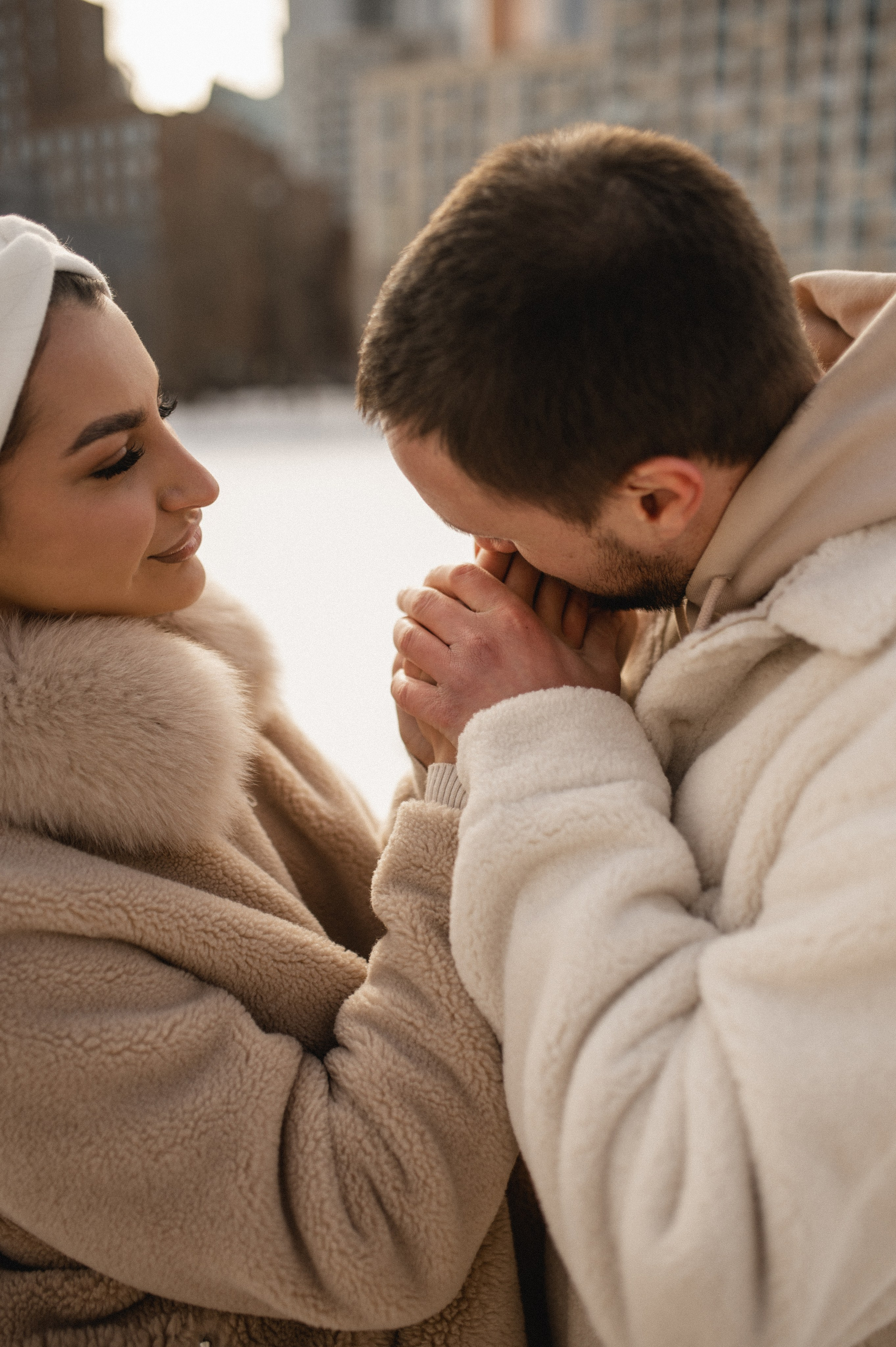 Лавстори стрит фотосессия в зимней Москве. Семейная фотосессия Бутово Москва фотограф Алина Морщагина