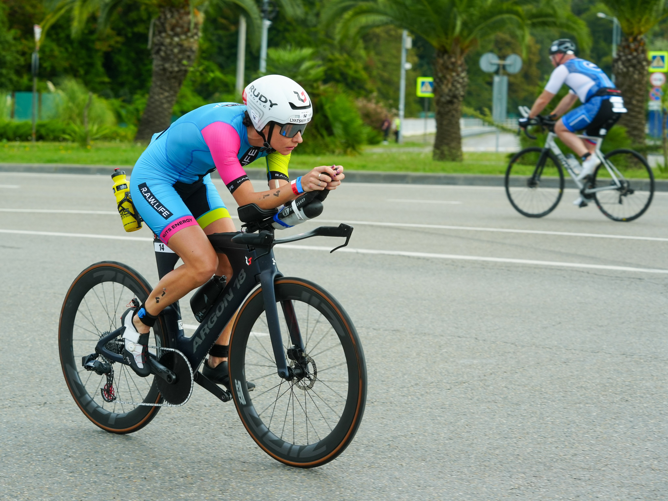 Фотоотчет партнерской интеграции для компании TELE2 на фестивале Ironstar. Репортажный фотограф в Красной Поляне и Сочи Павлюченко Екатерина