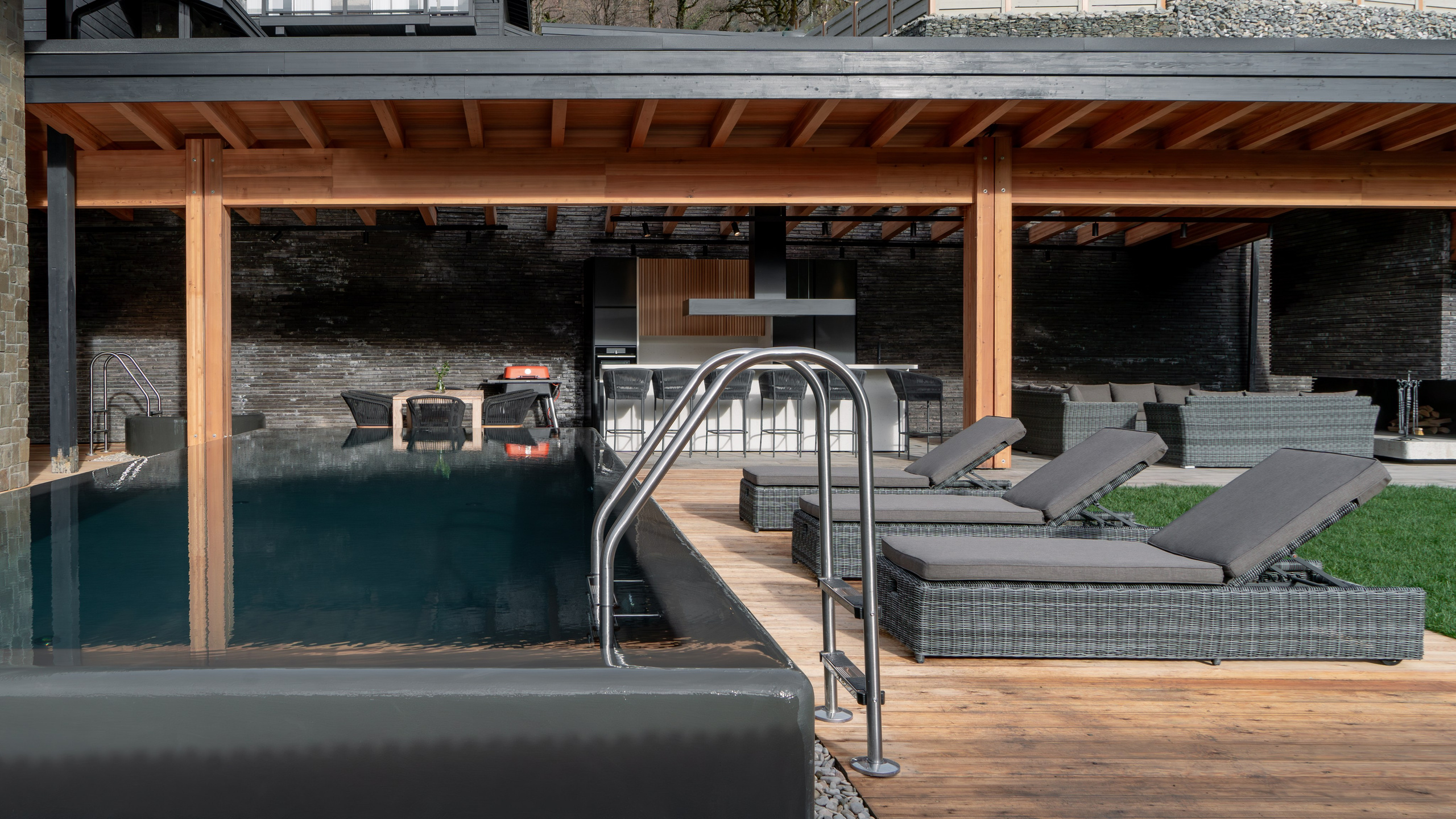 Загородный комплекс в стиле шале — экстерьер. Репортажный фотограф в Красной Поляне и Сочи Павлюченко Екатерина