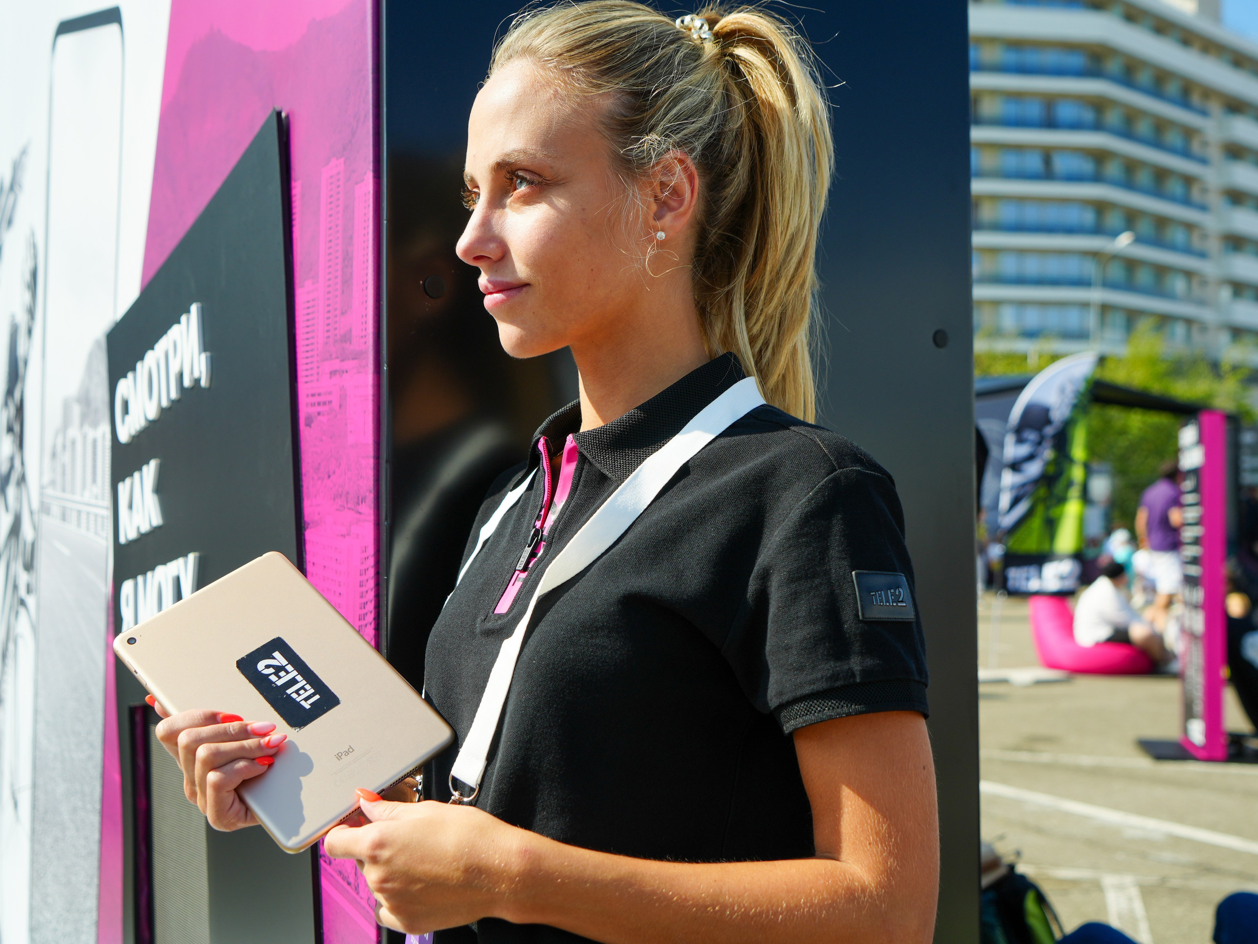 Фотоотчет партнерской интеграции для компании TELE2 на фестивале Ironstar. Репортажный фотограф в Красной Поляне и Сочи Павлюченко Екатерина