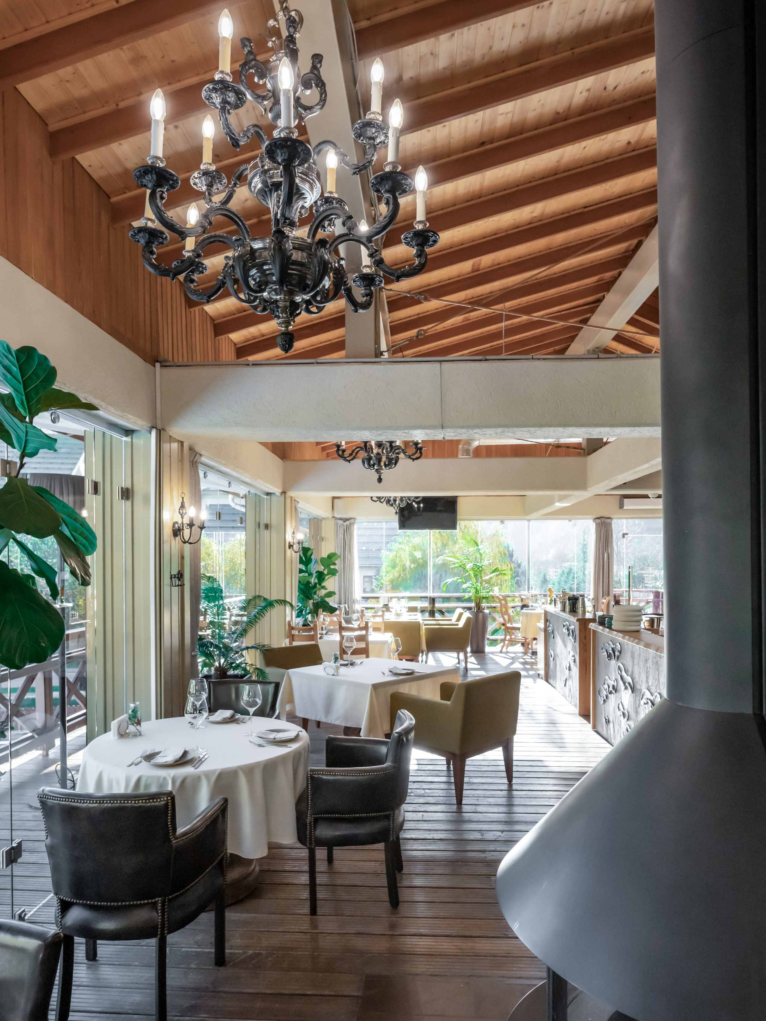 Ресторан «Черная Лисичка» на курорте Газпром Поляна. Репортажный фотограф в Красной Поляне и Сочи Павлюченко Екатерина