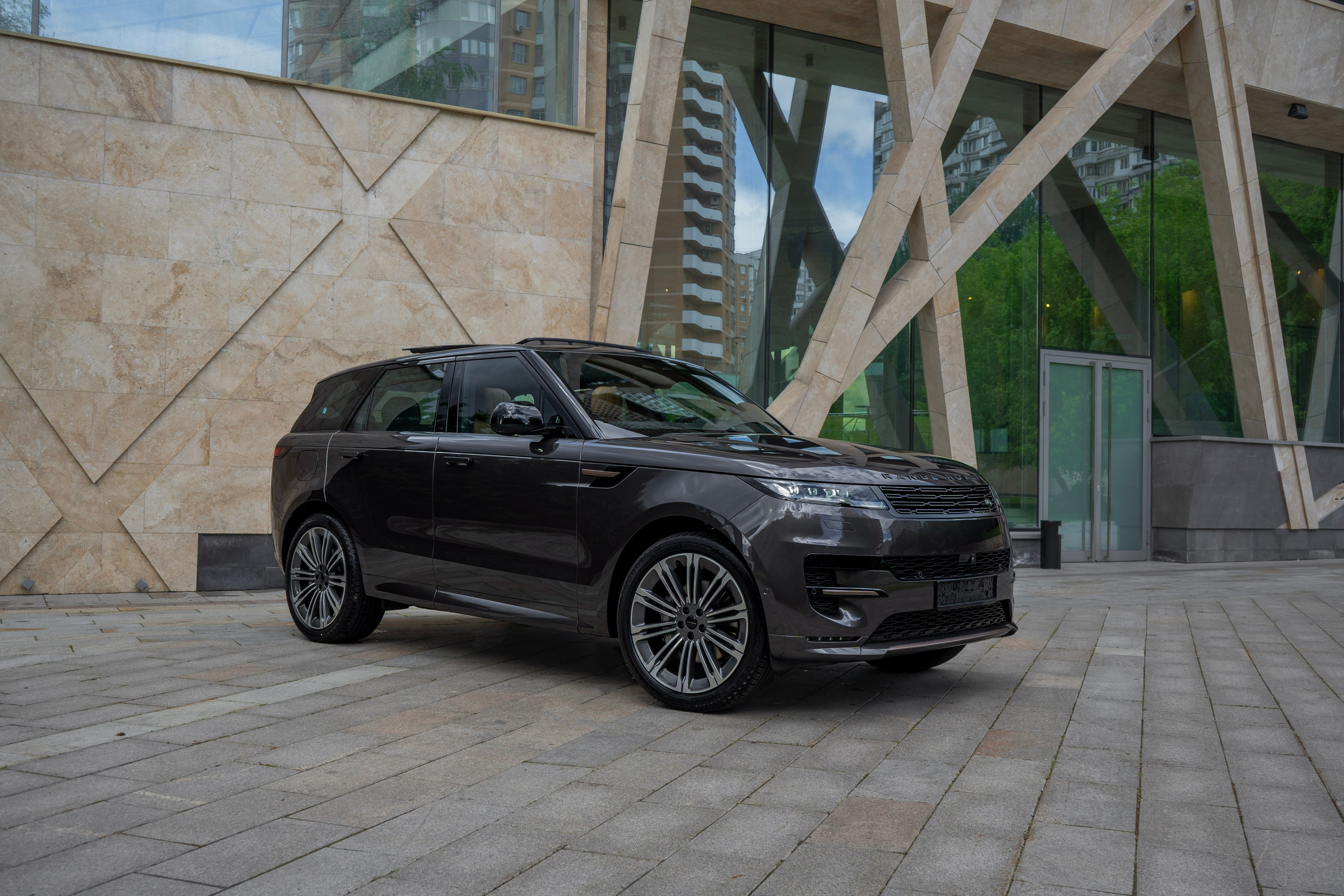 Range Rover Sport 2026. Автомобильный фотограф Ногинск Денис Городок