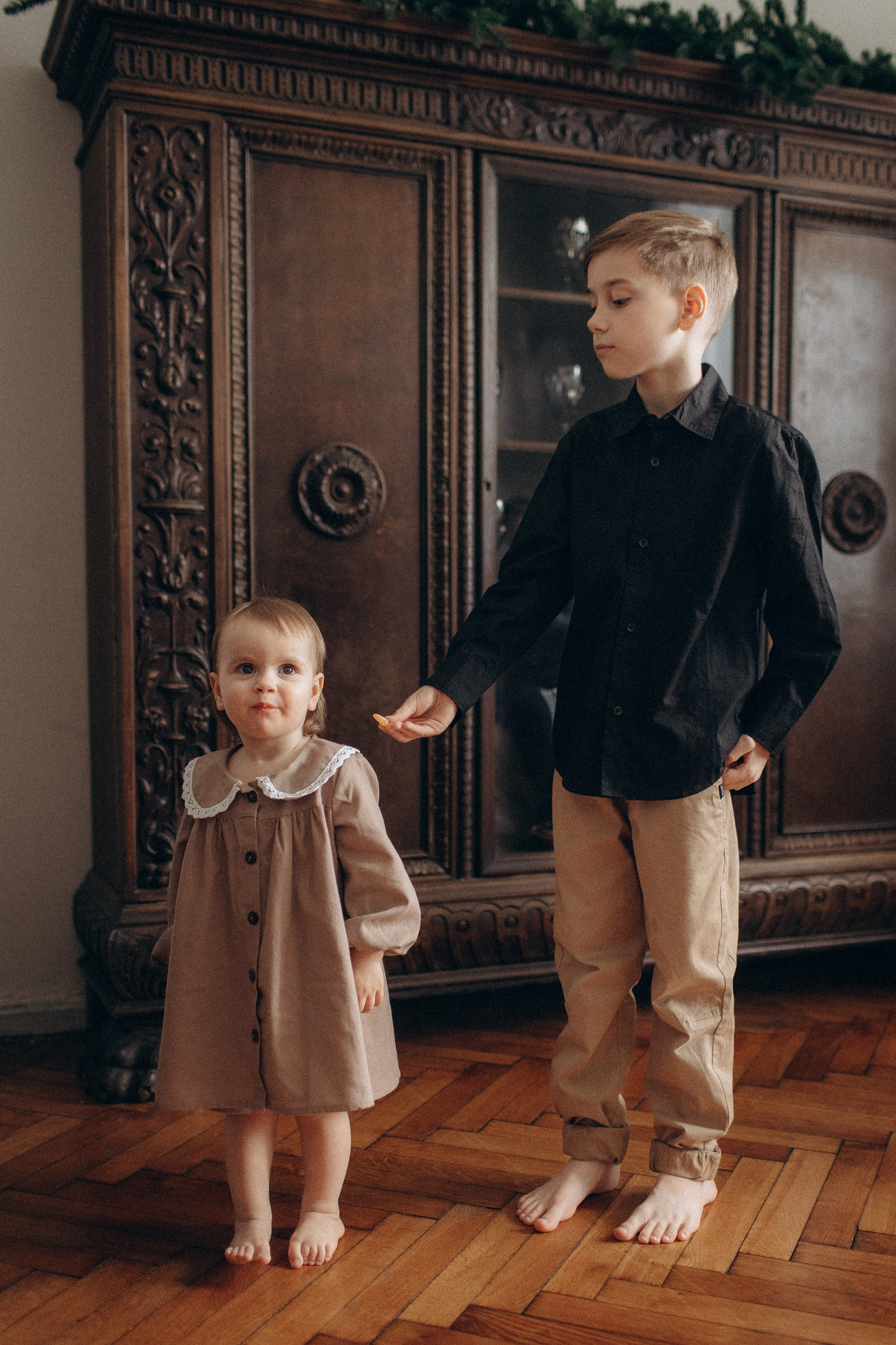 Семейная новогодняя фотосессия в студии-квартире. Фотограф Владимир Москва