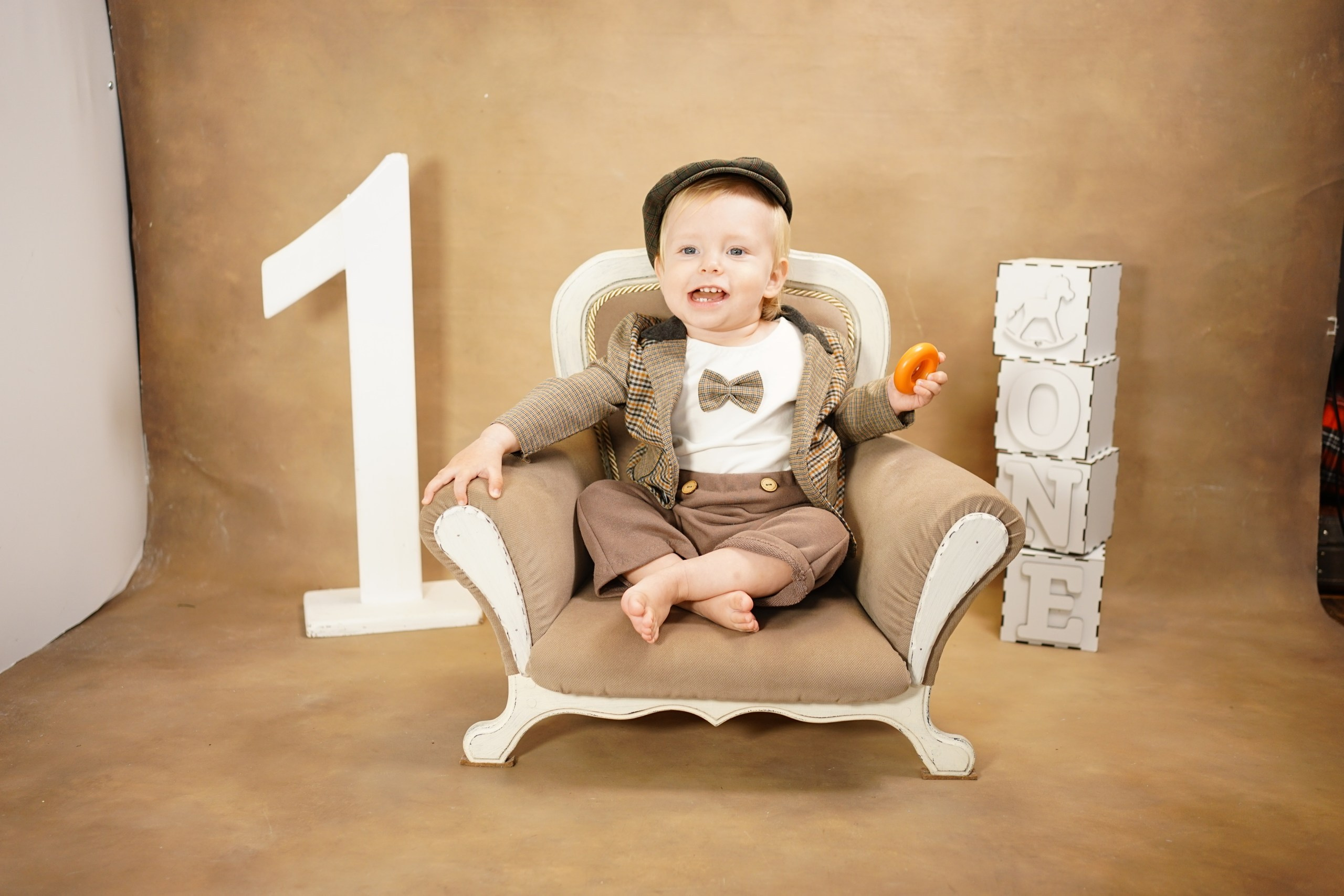 Фотозоны на ХОЛСТЕ. Детская Фотостудия ГОДОВАСИКИ в Санкт-Петербурге фотосесия на годик