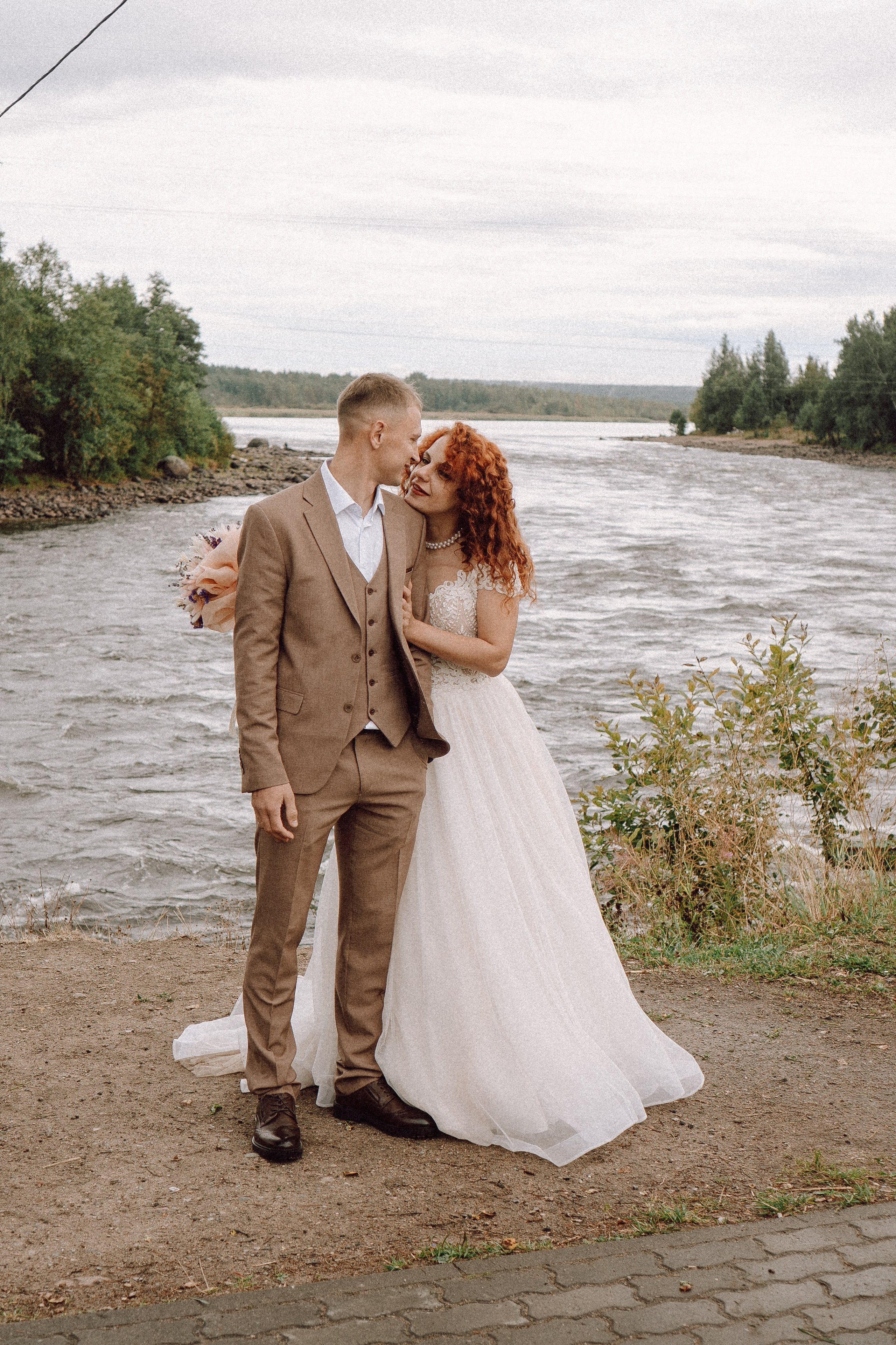 СВАДЕБНАЯ ФОТОСЕССИИЯ ПАРЫ В ГОРОДЕ ПРИОЗЕРСК В СОСНОВОМ ЛЕСУ И С ПИКАПОМ. Профессиональный фотограф, Санкт-Петербург — Виктория Богомолова