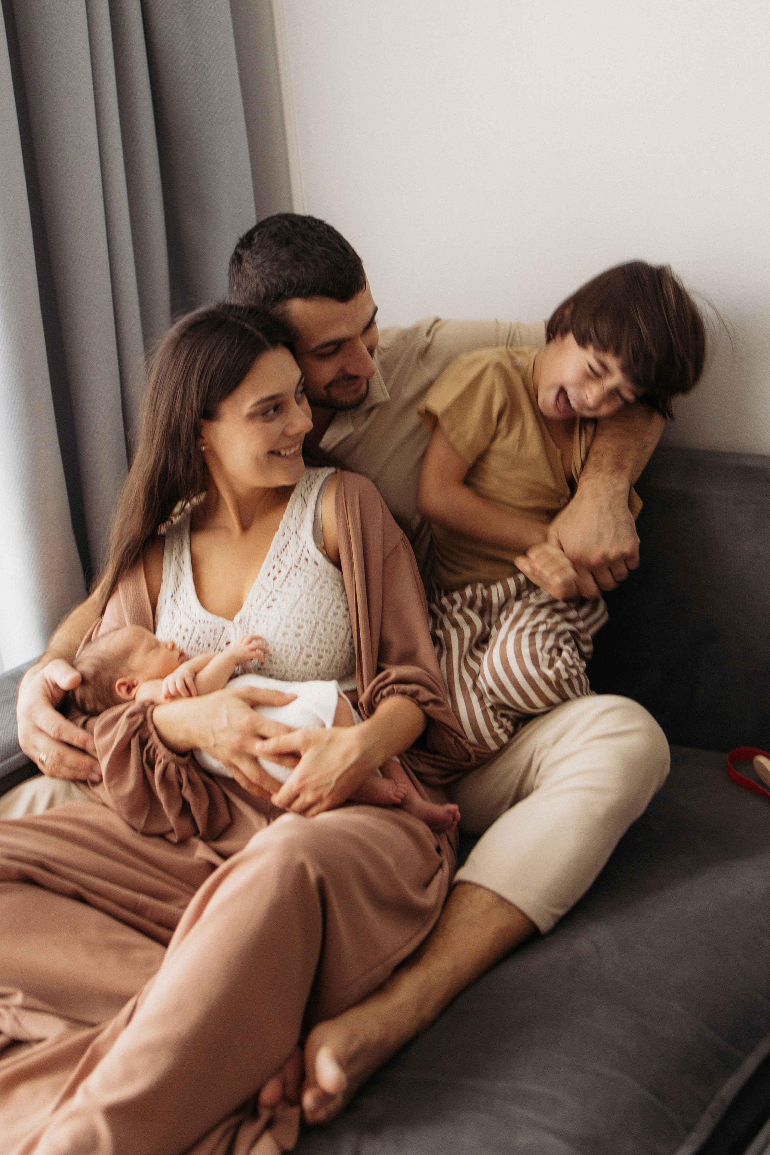 Фотосессия с новорожденным дома. Семейный фотограф в Москве Марина Петра