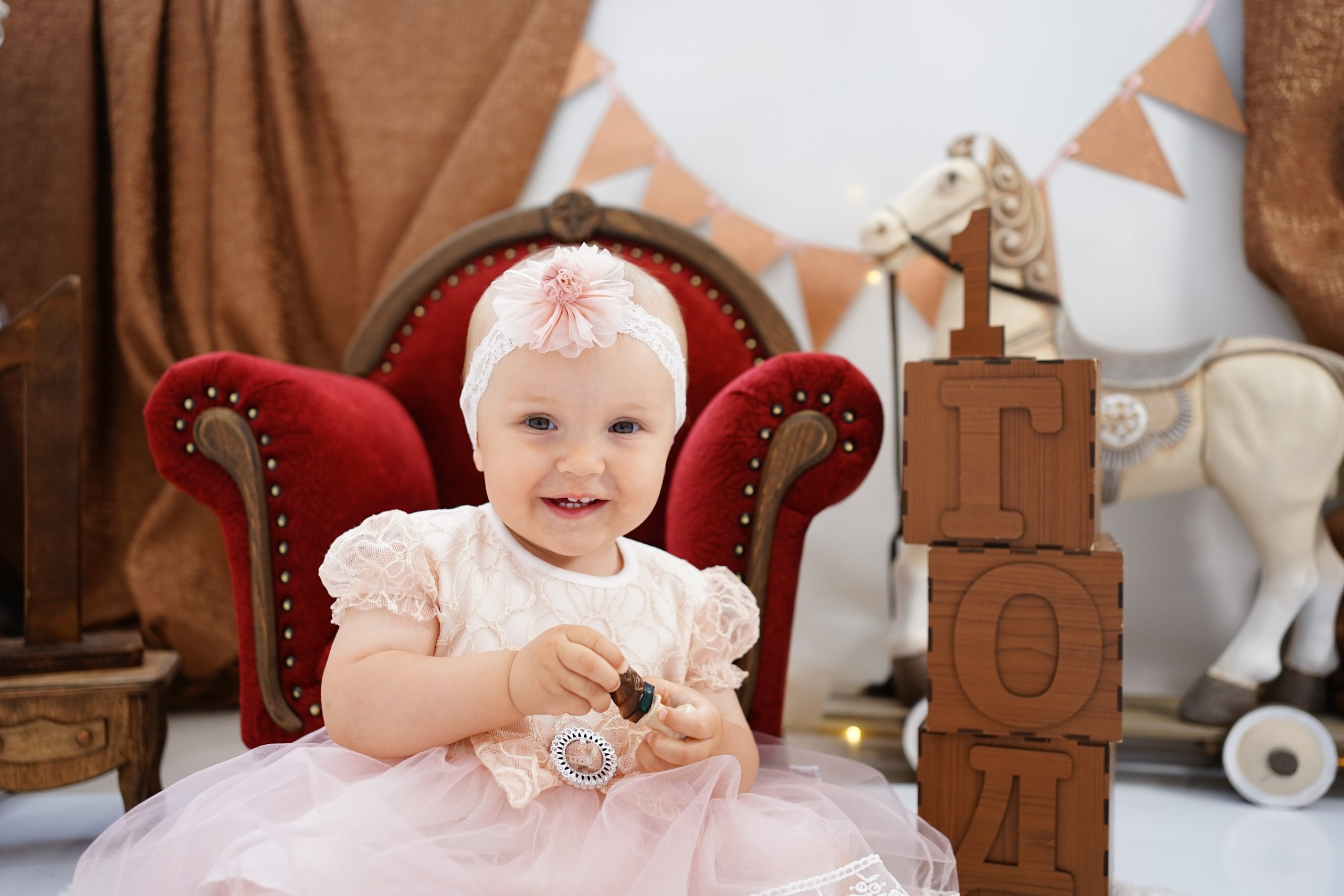 Бордовая зона. Детская Фотостудия ГОДОВАСИКИ в Санкт-Петербурге фотосесия на годик