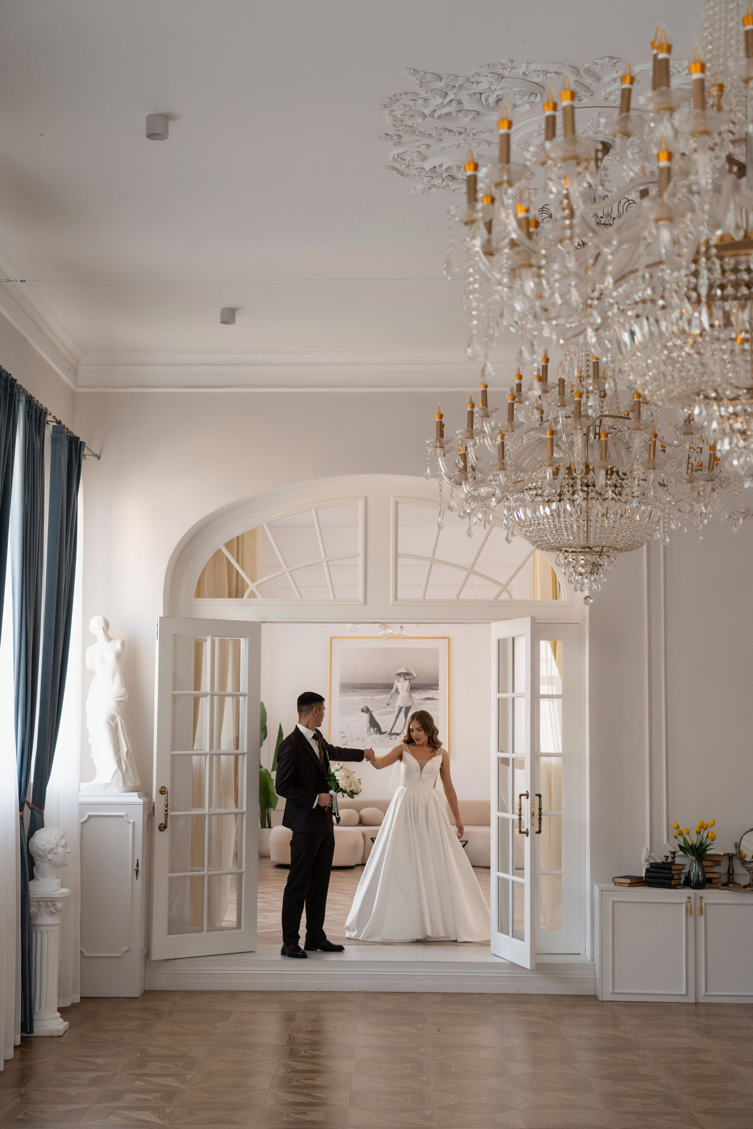 Свадебная фотосессия в интерьере, студия. Главная