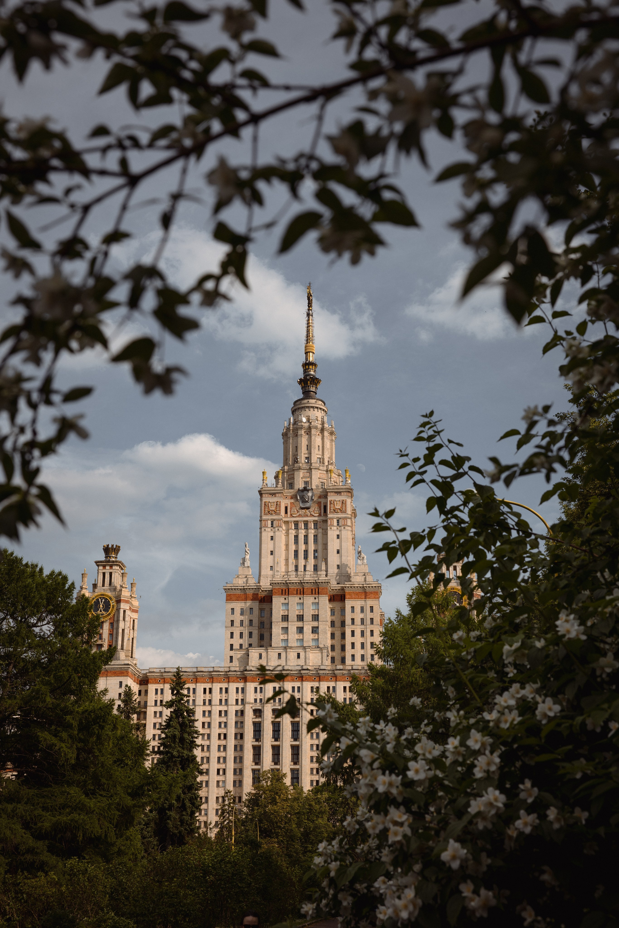 Настя с сыном у Alma-Mater. Ваш семейный newborn и lifestyle фотограф в СПБ Наталья Журавлева