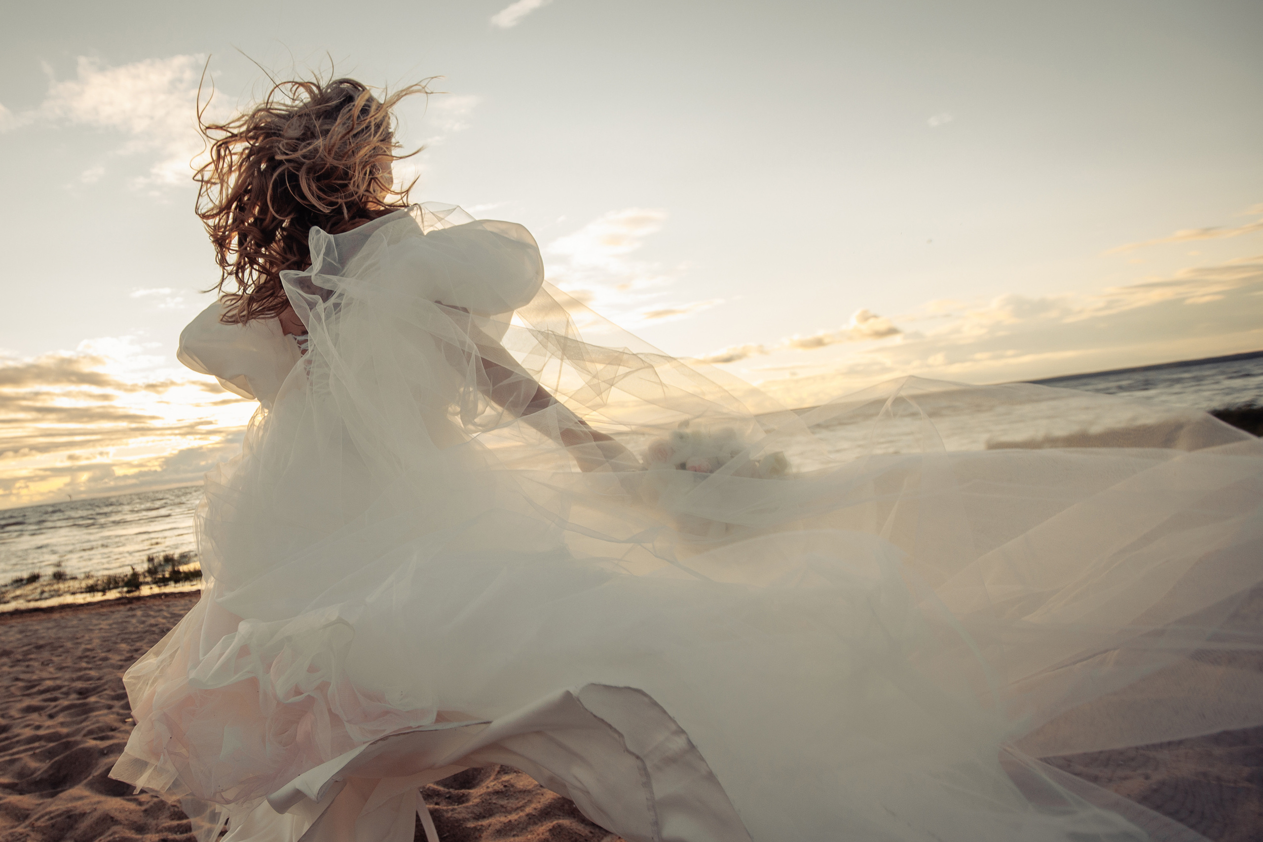 Творческая фотосессия на берегу Финского залива. Ева Демидова. Спортсмен по конкуру в Санкт-Петербуре