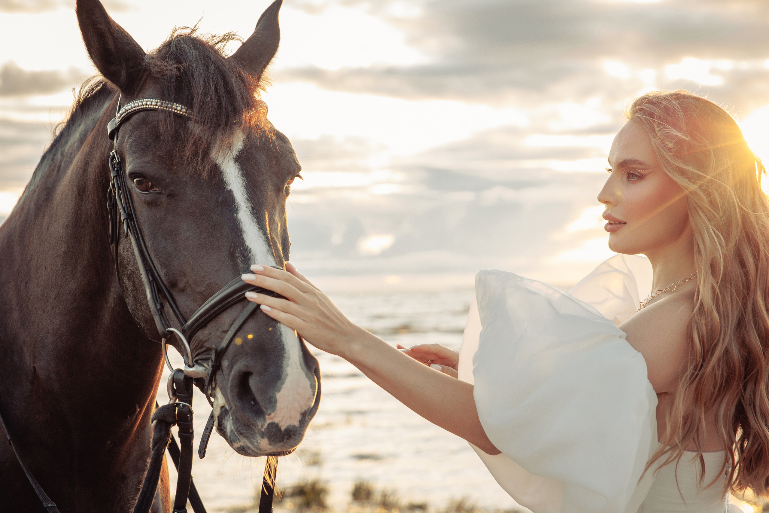Творческая фотосессия на берегу Финского залива. Ева Демидова. Спортсмен по конкуру в Санкт-Петербуре