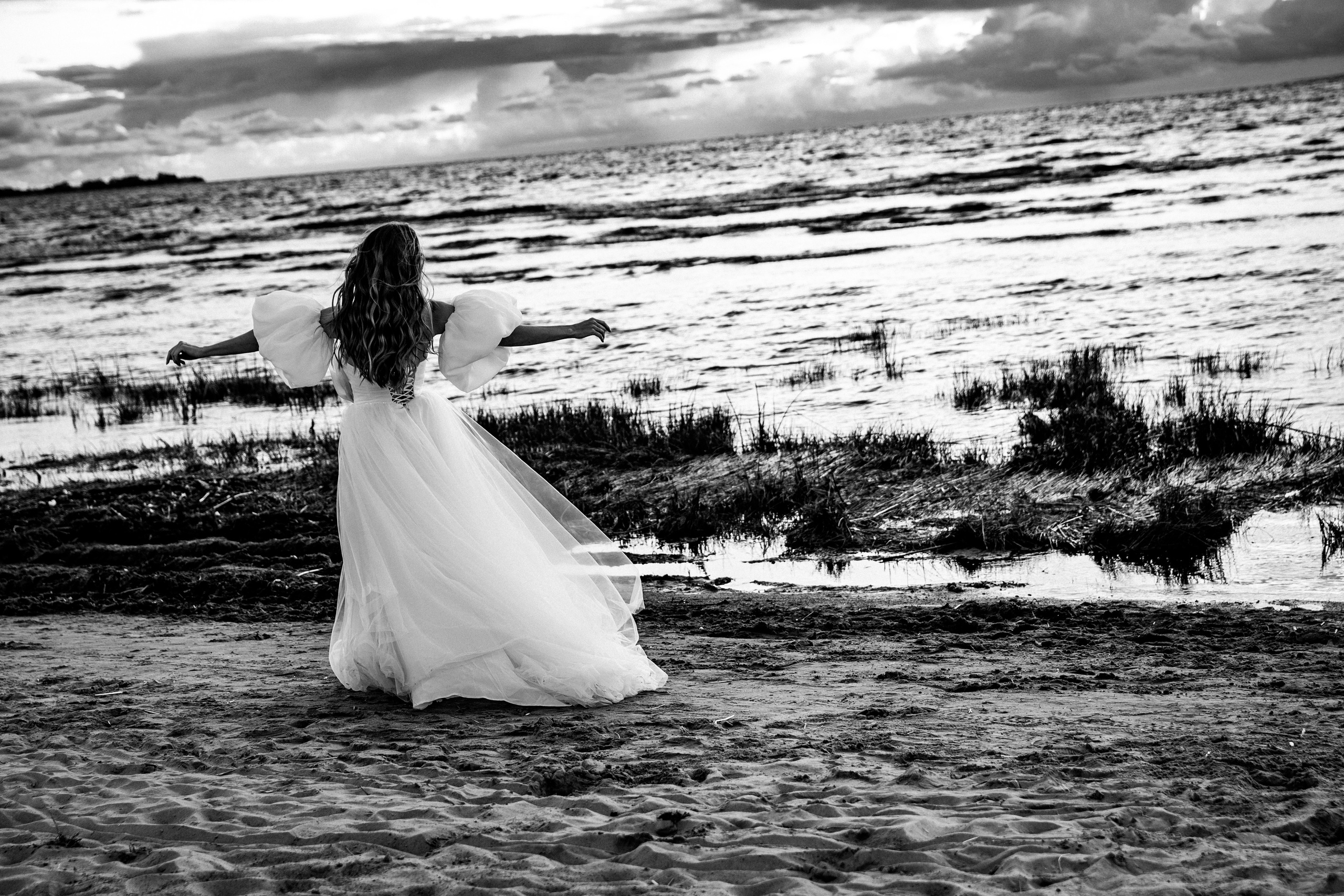 Творческая фотосессия на берегу Финского залива. Ева Демидова. Спортсмен по конкуру в Санкт-Петербуре