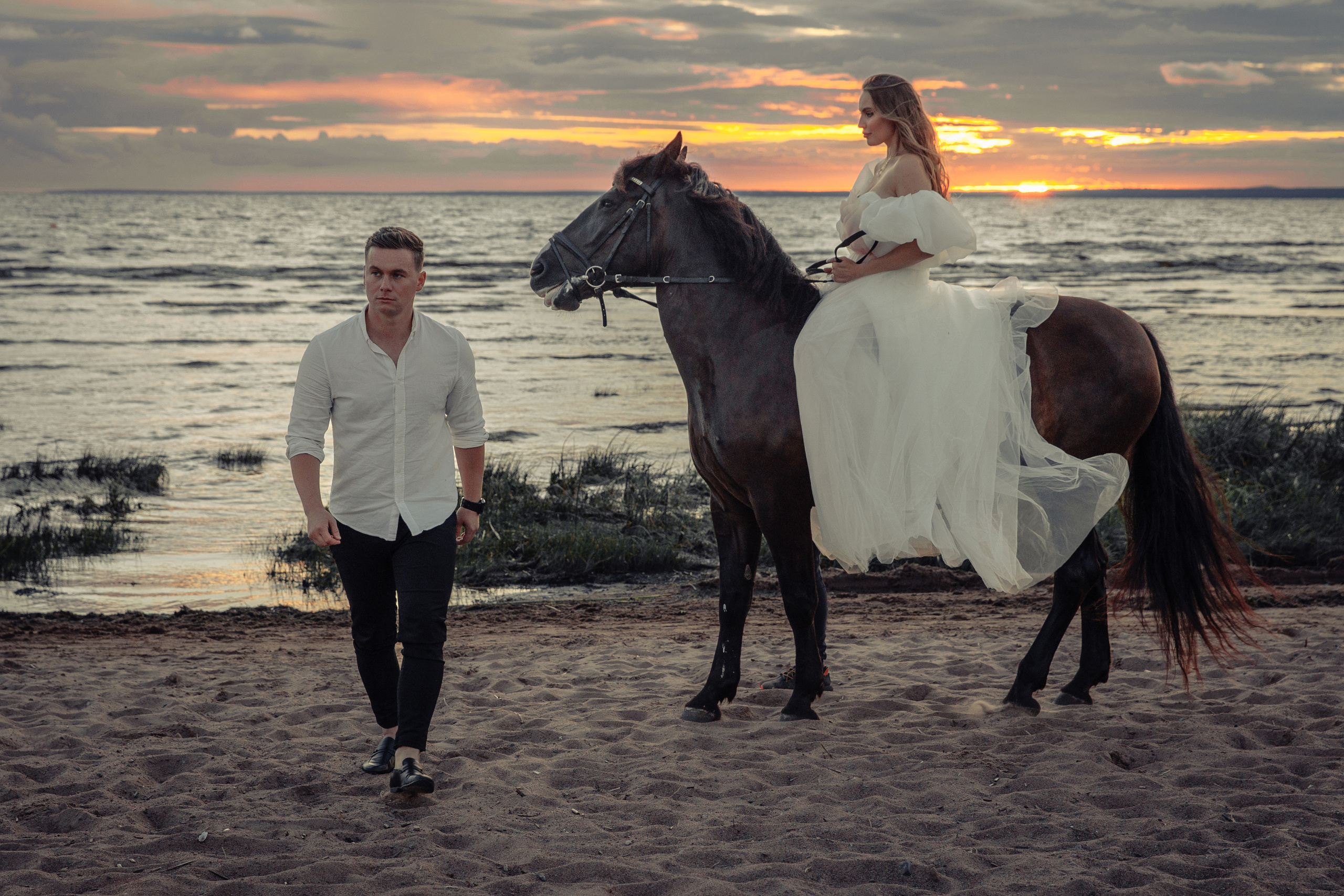 Творческая фотосессия на берегу Финского залива. Ева Демидова. Спортсмен по конкуру в Санкт-Петербуре