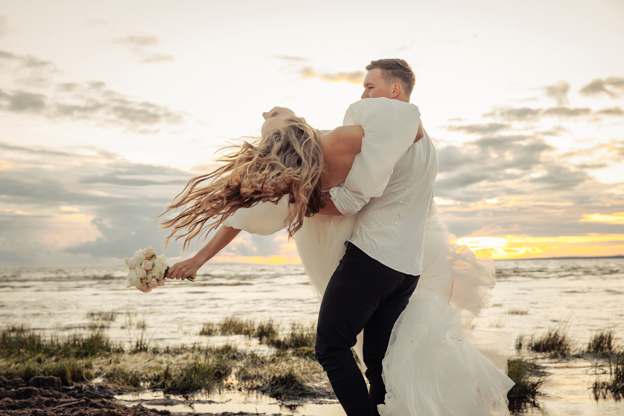 Творческая фотосессия на берегу Финского залива. Ева Демидова. Спортсмен по конкуру в Санкт-Петербуре