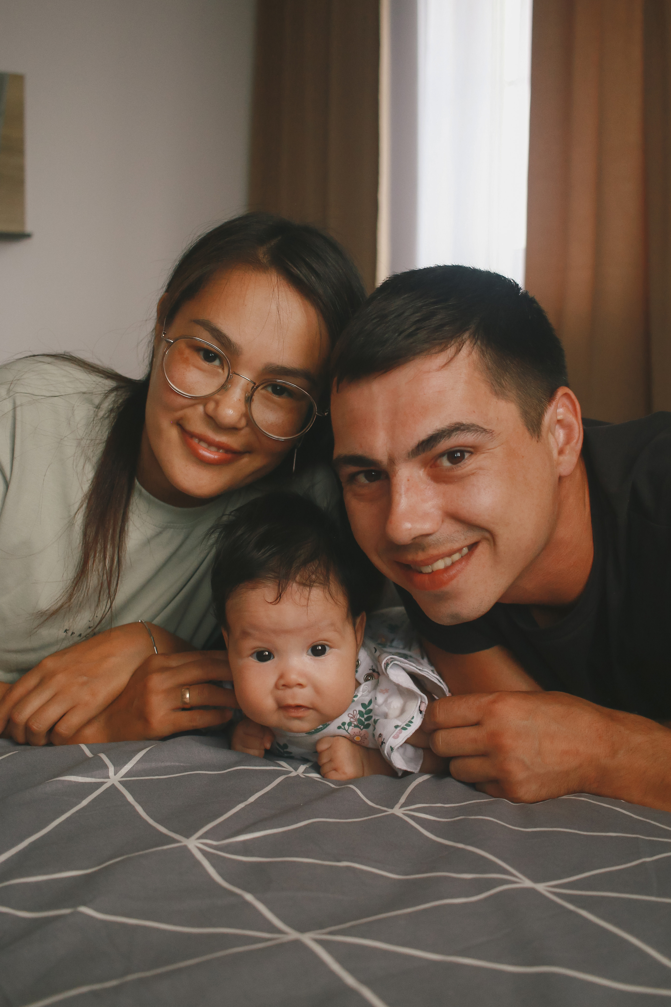 Артём, Анастасия и малышка Камилла. Семейный и детский фотограф в Якутске Людмила Кутовая