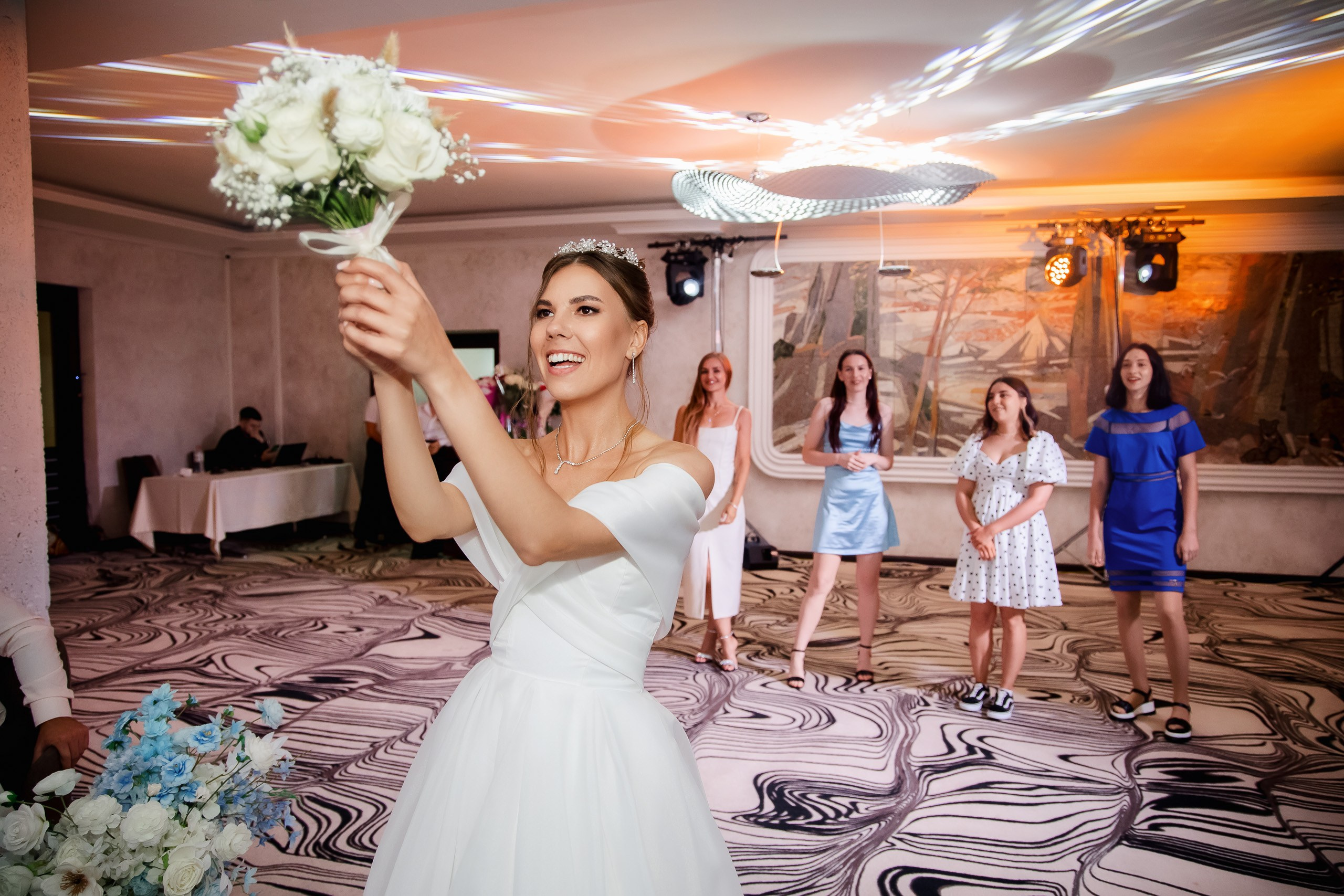 Евгений и Юлия. Совместные сборы. Интурист. Выездная. Фото с Китами. Свадебный фотограф в Хабаровске