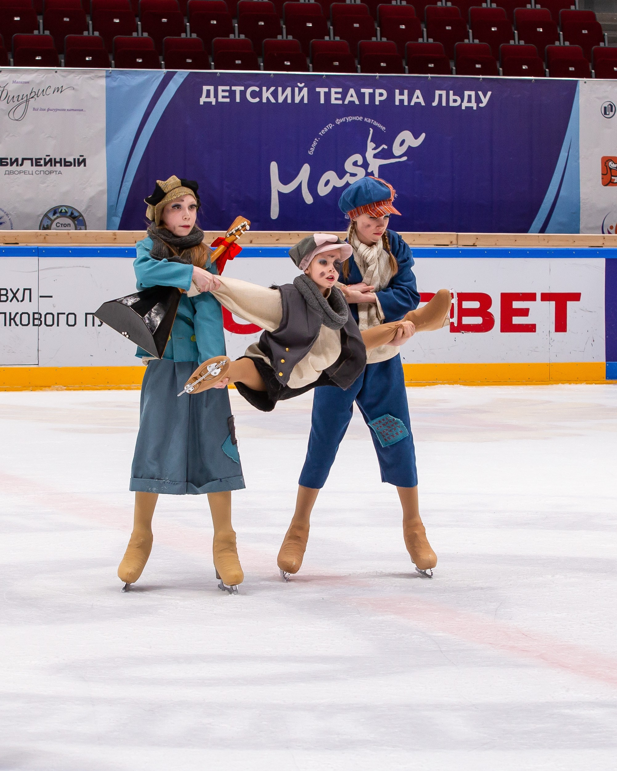 VII Ежегодный фестиваль массовых танцев на льду и фигурного катания «Петровский лёд» Санкт-Петербург. Репортажный фотограф в Москве