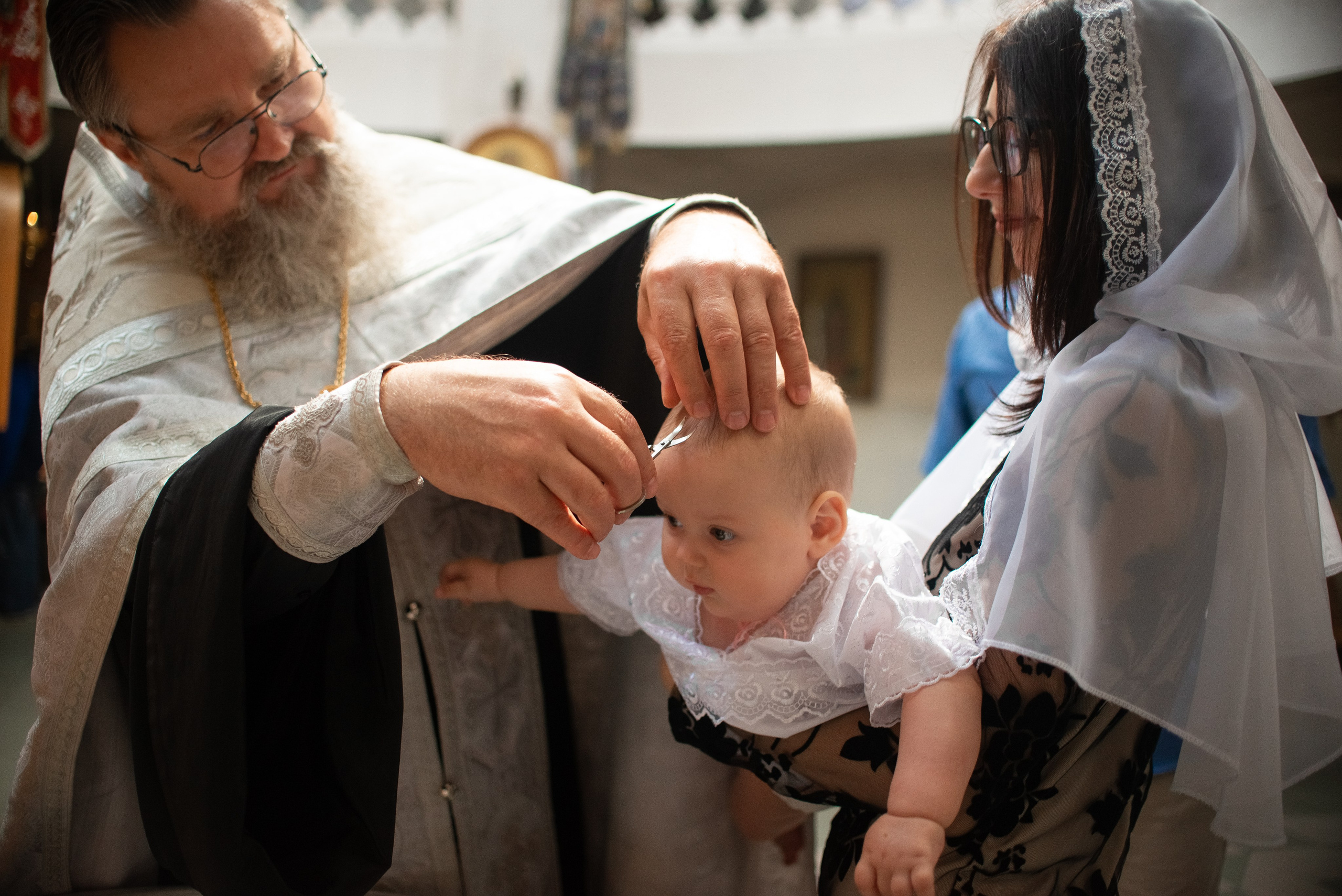Крещение Дианы в хр. Иконы Минской. Семейный фотограф на выписку из роддома и крещение Минск Настя Гришук