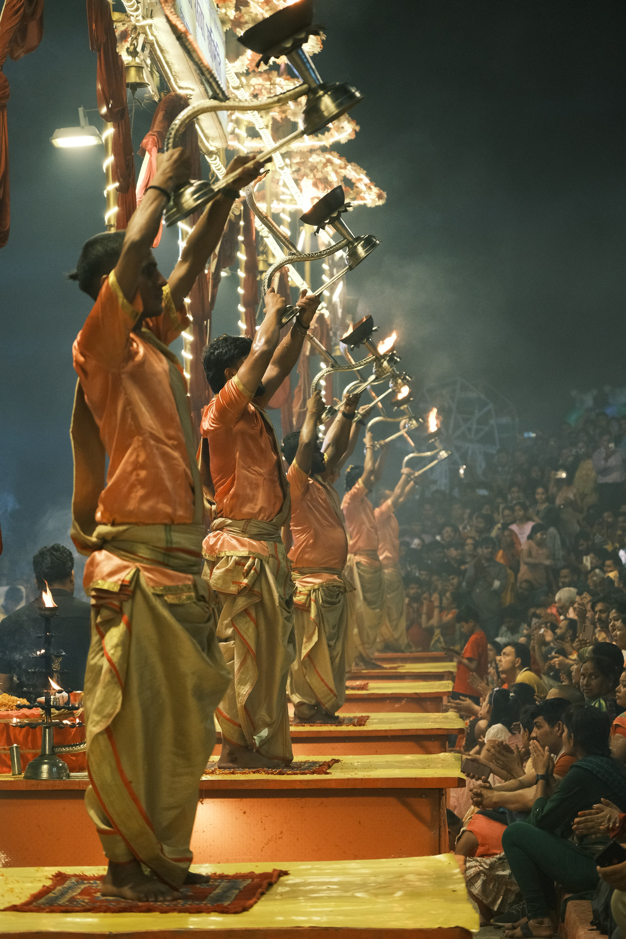 VARANASI. Https://www.instagram.com/paparrazzio